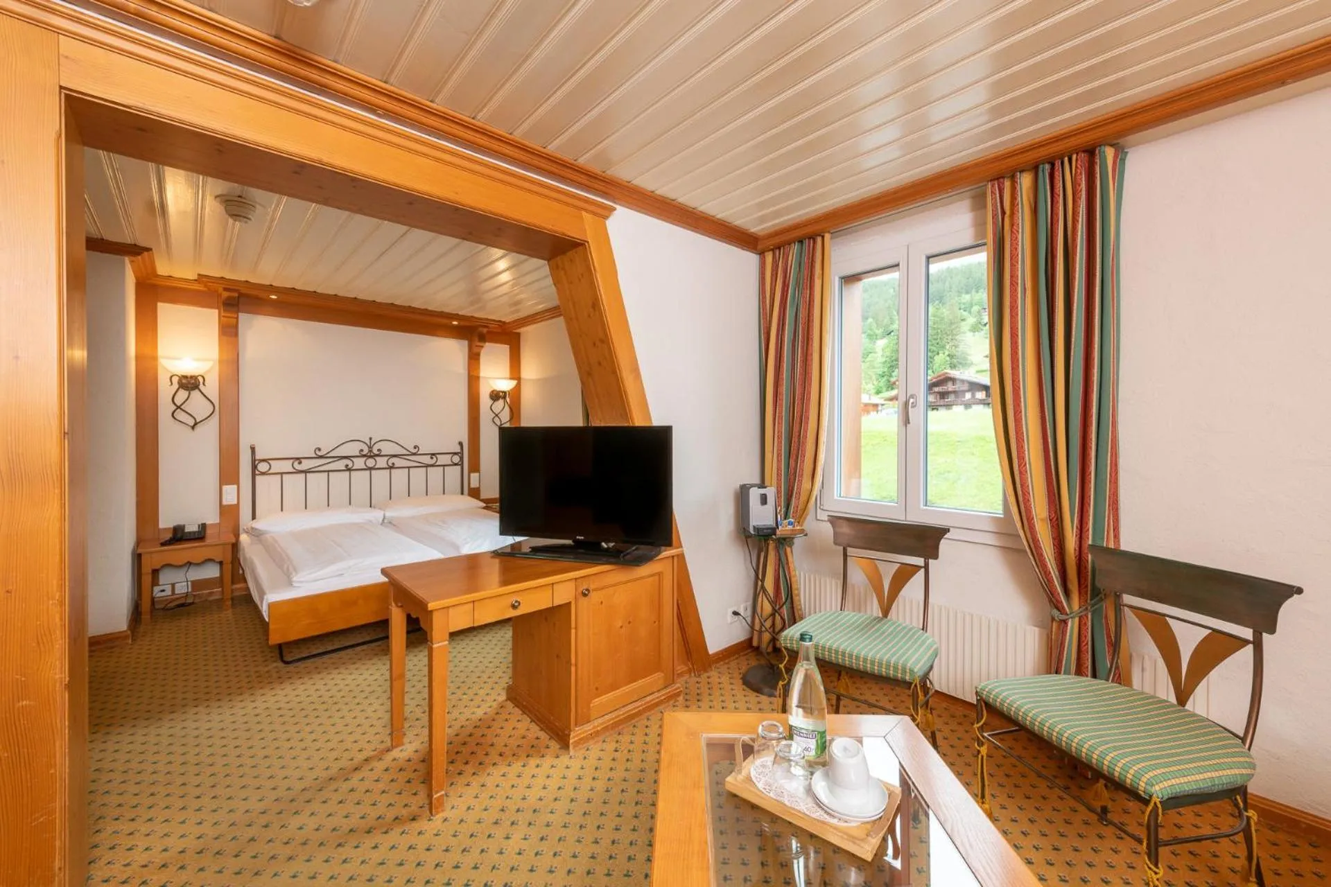 Bed in Derby Swiss Quality Hotel