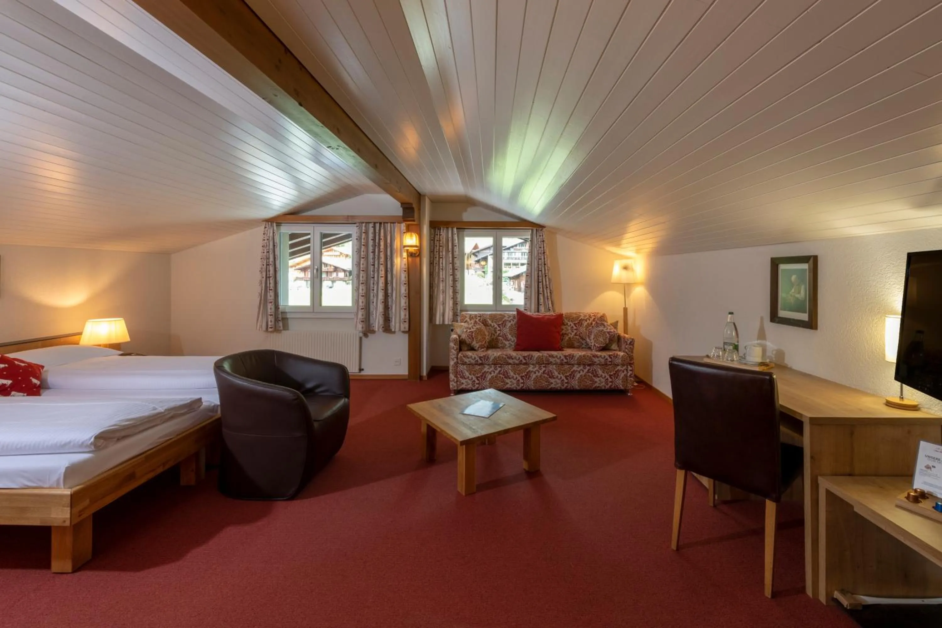 Seating area, Bed in Derby Swiss Quality Hotel