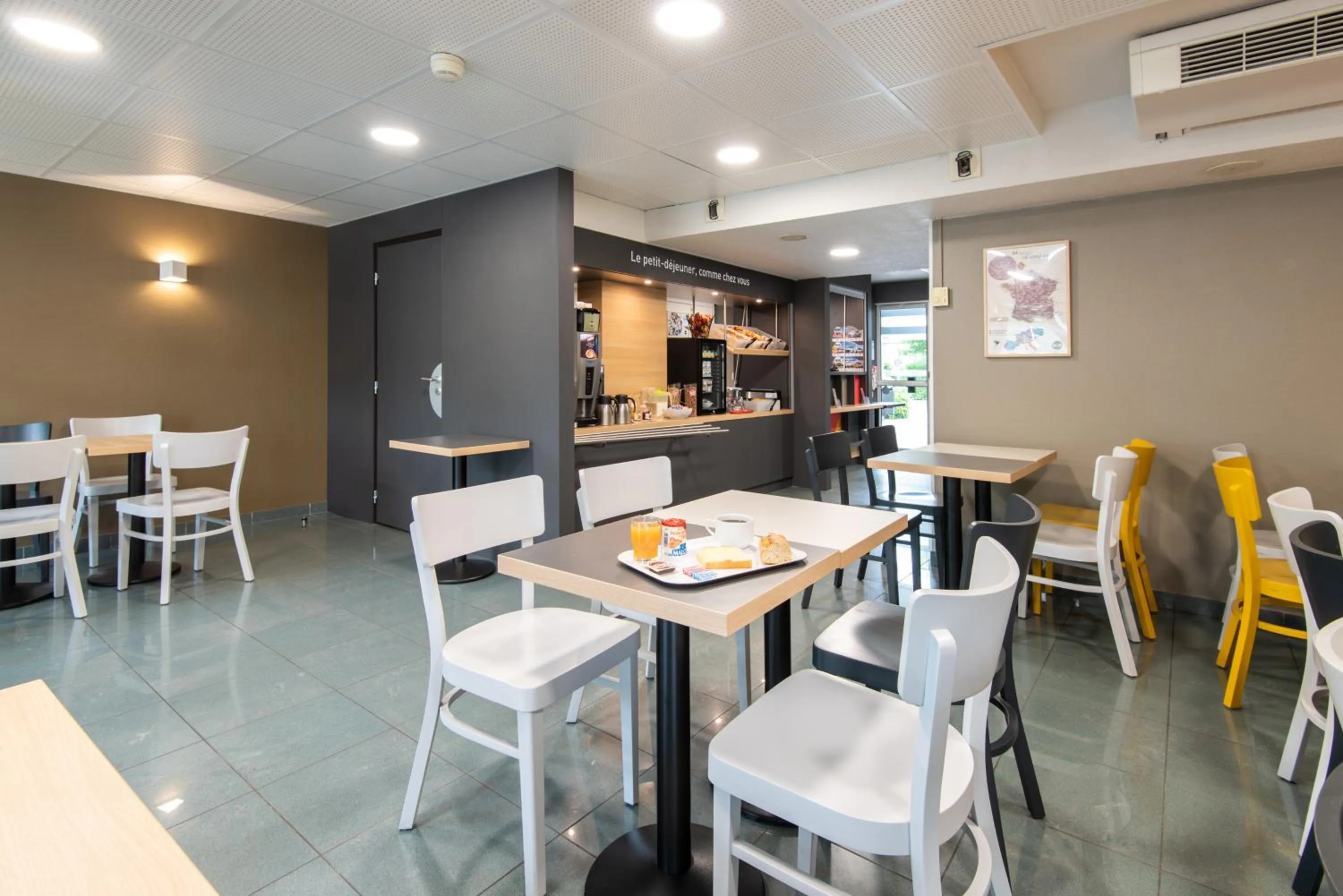 Buffet breakfast in B&B HOTEL Dieppe