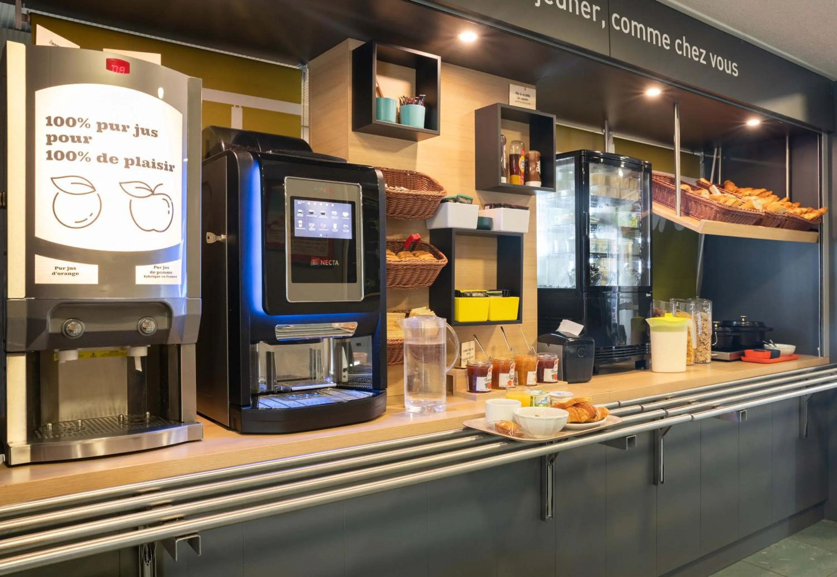 Buffet breakfast in B&B HOTEL Dieppe