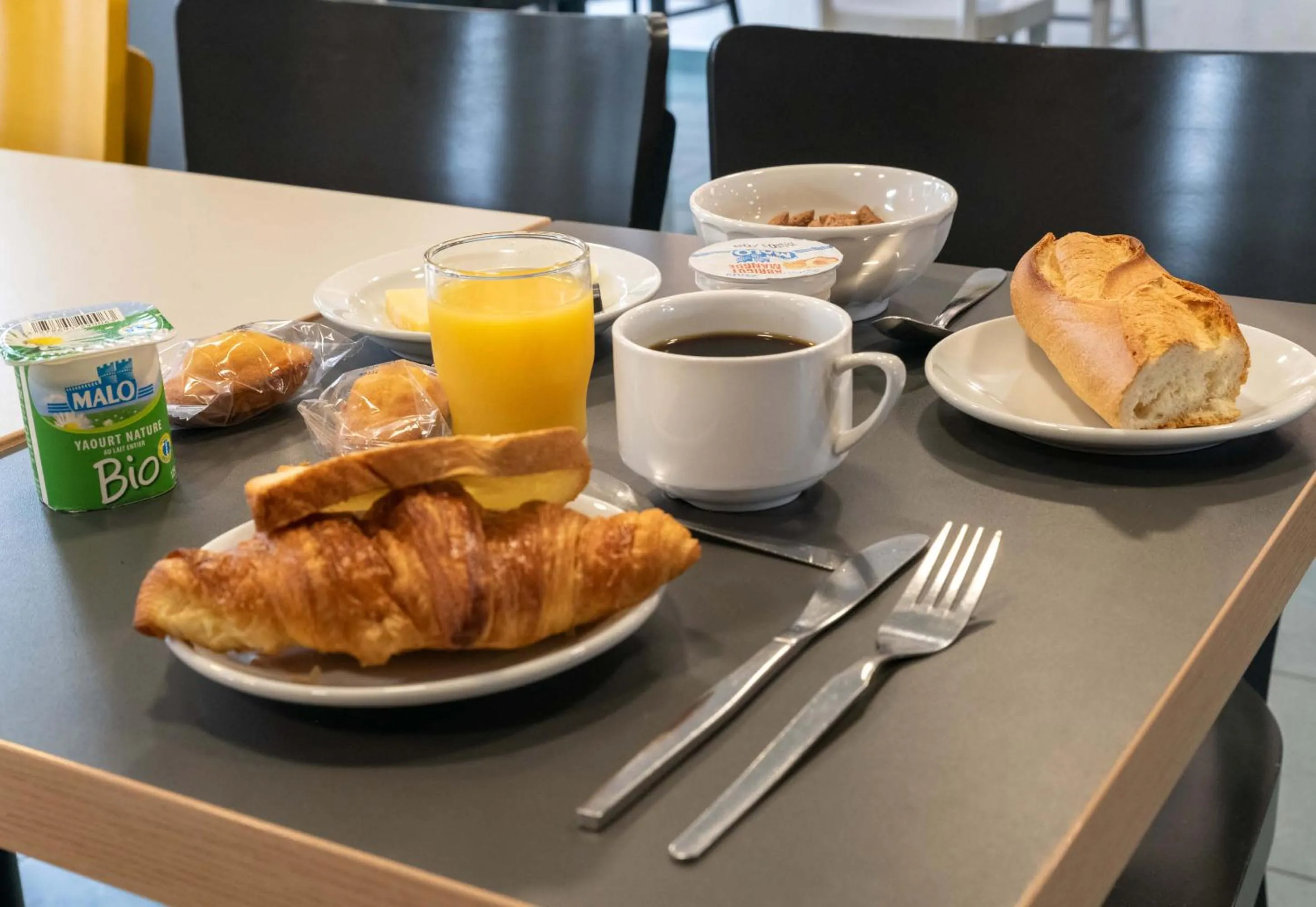 Breakfast in B&B HOTEL Dieppe