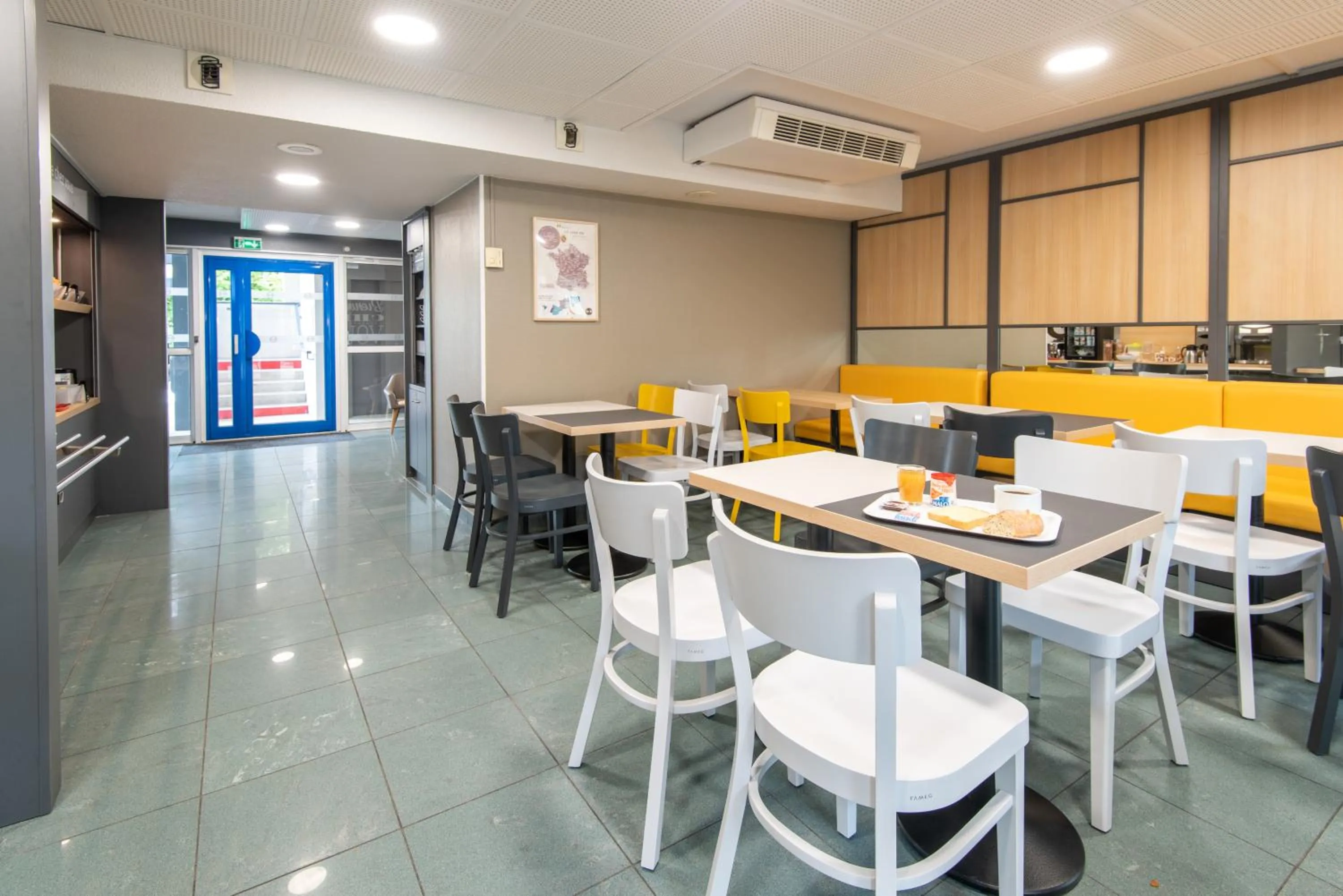 Buffet breakfast in B&B HOTEL Dieppe