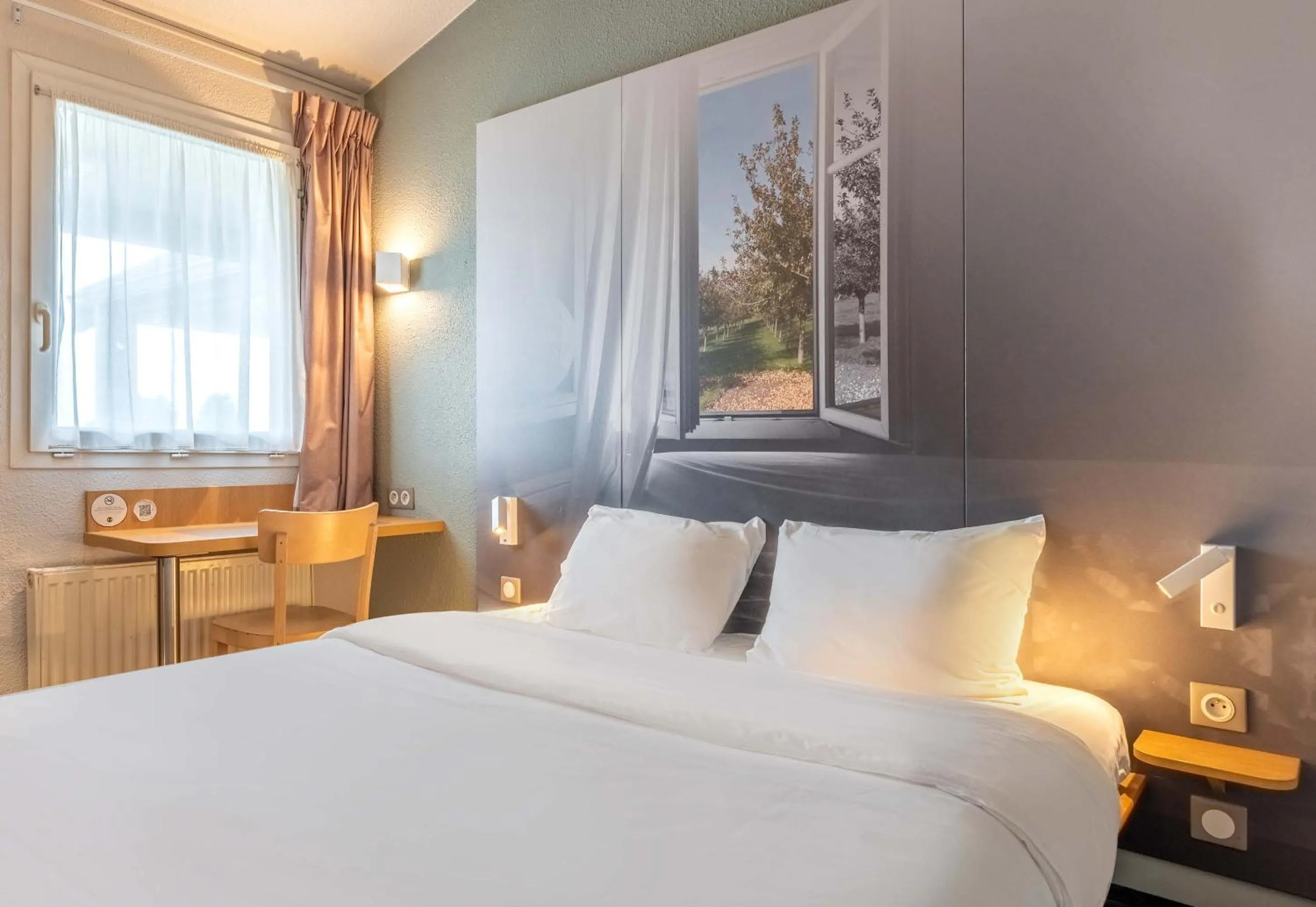 Bedroom, Bed in B&B HOTEL Dieppe