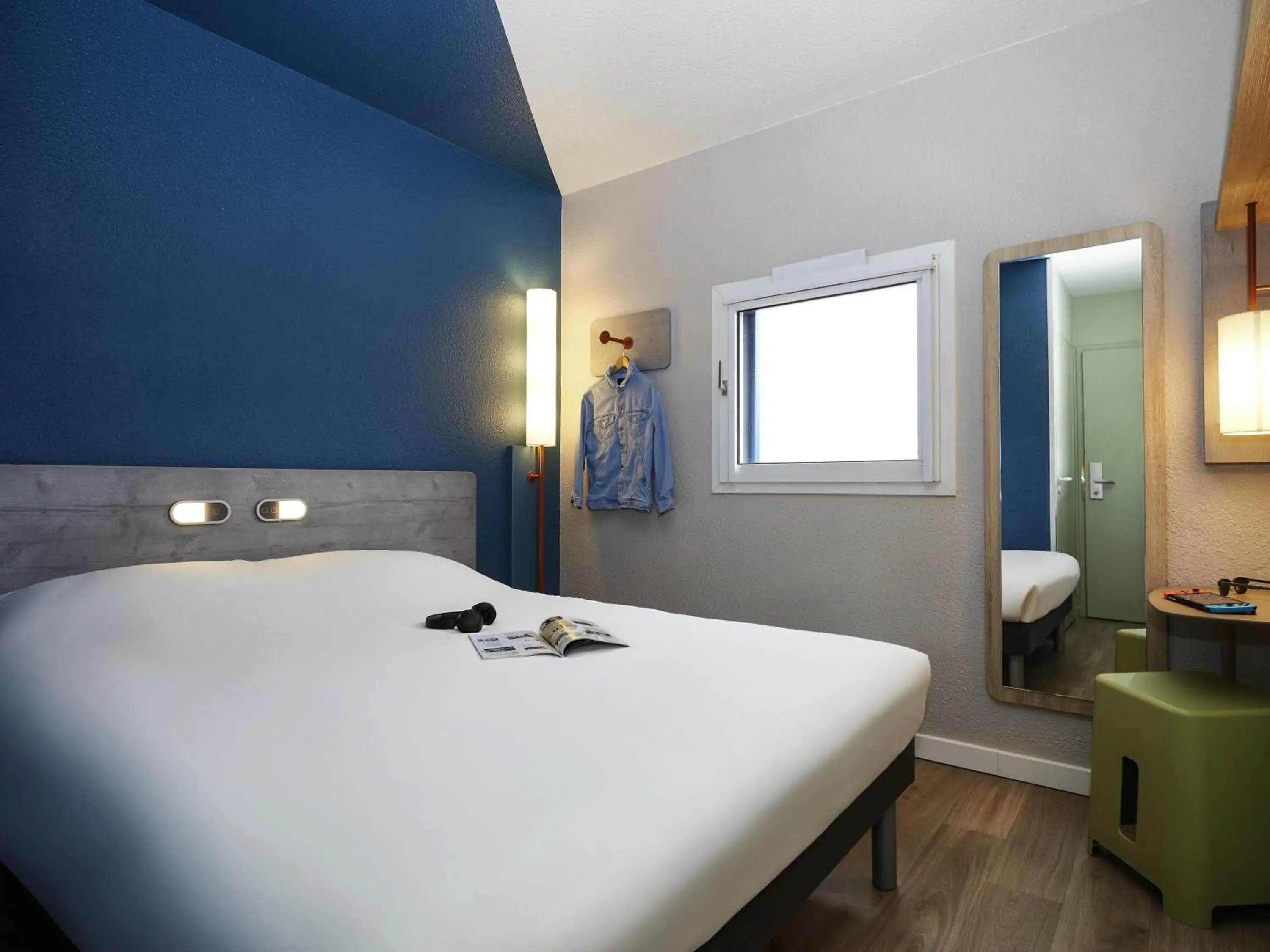 Bedroom, Bed in Ibis Budget - Lille Villeneuve D'Ascq Bedroom, Bed in Ibis Budget - Lille Villeneuve D'Ascq