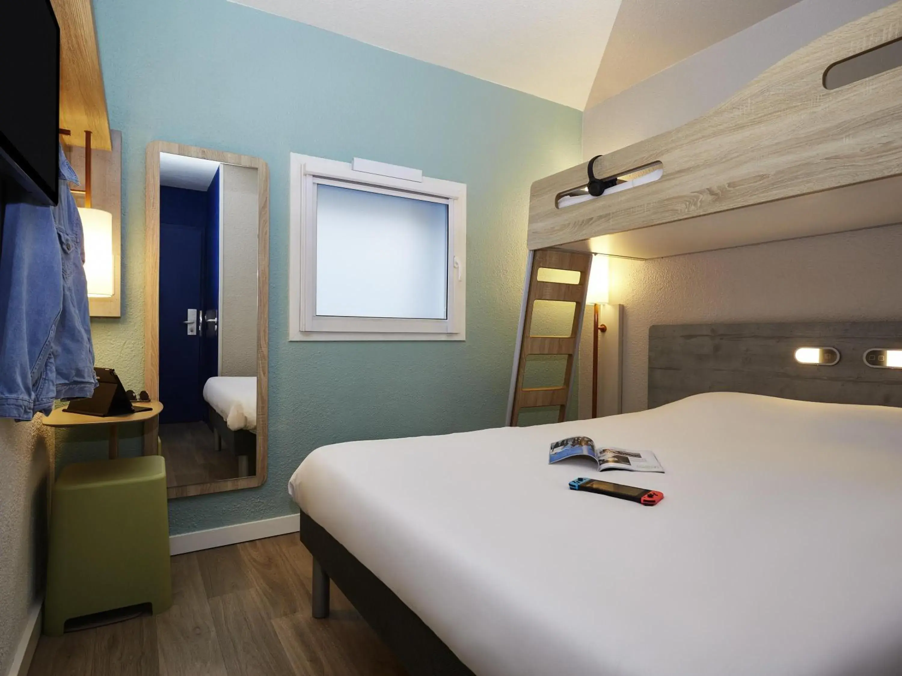 Bedroom, Bed in Ibis Budget - Lille Villeneuve D'Ascq Bedroom, Bed in Ibis Budget - Lille Villeneuve D'Ascq