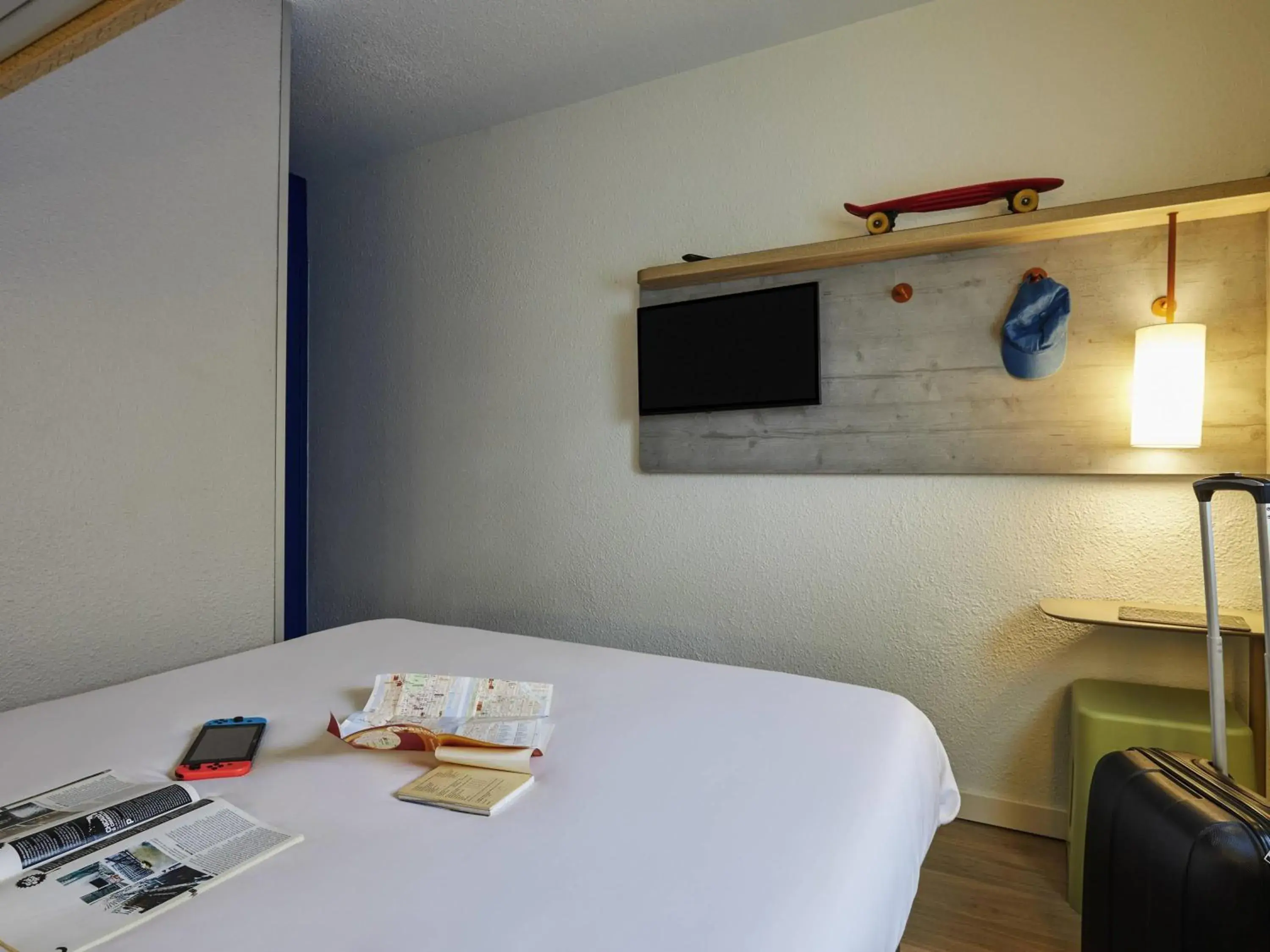 Bedroom, Bed in Ibis Budget - Lille Villeneuve D'Ascq Bedroom, Bed in Ibis Budget - Lille Villeneuve D'Ascq