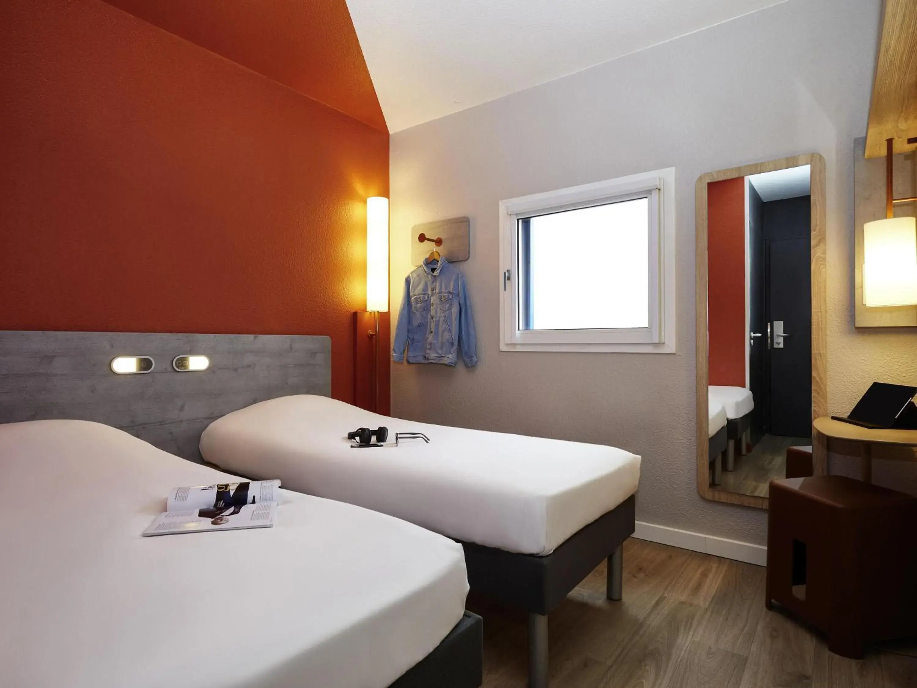 Bedroom, Bed in Ibis Budget - Lille Villeneuve D'Ascq Bedroom, Bed in Ibis Budget - Lille Villeneuve D'Ascq