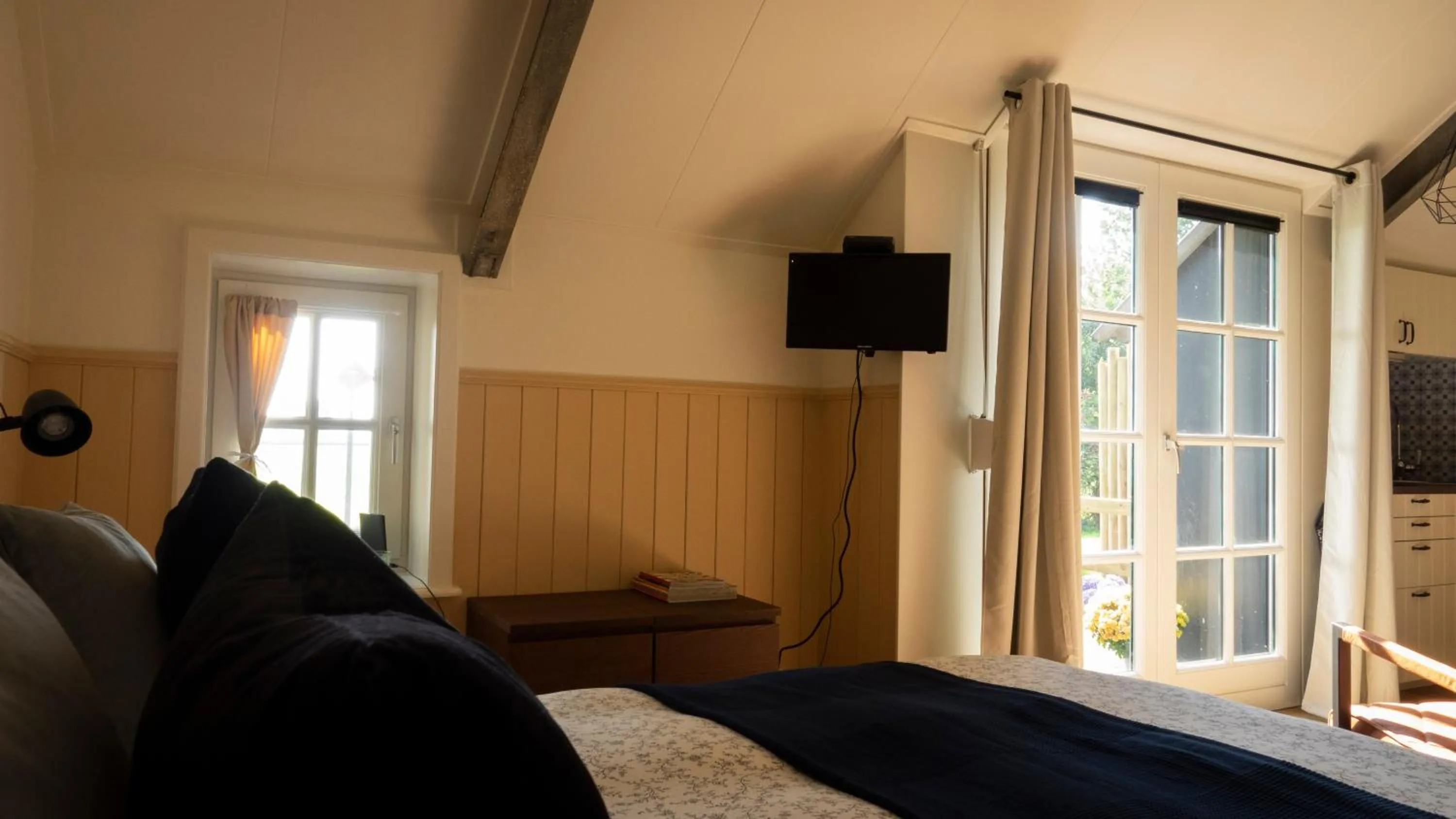 TV and multimedia, Bed in BenB Erf 9