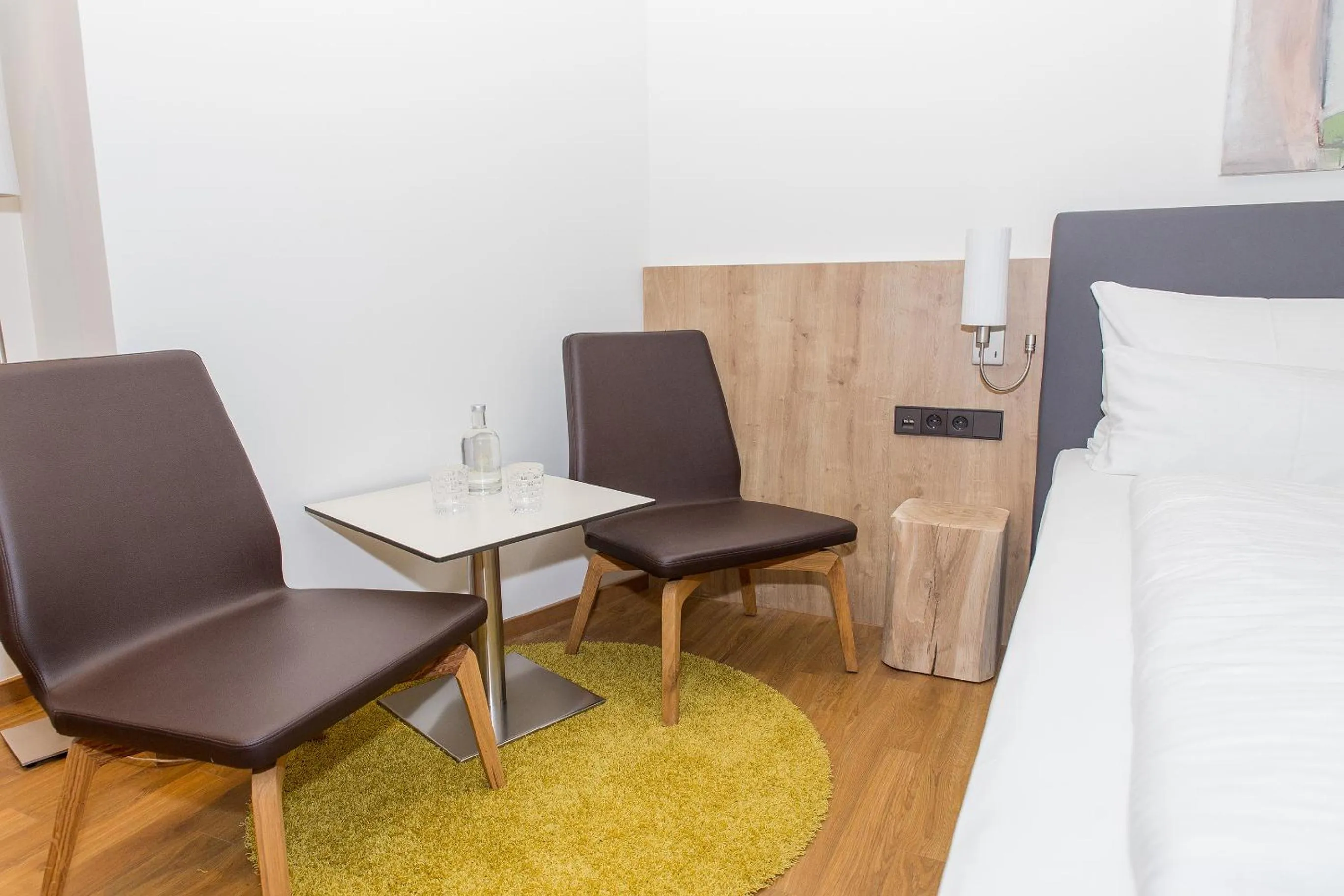 Seating area, Bed in Hotel Goldenes Rad