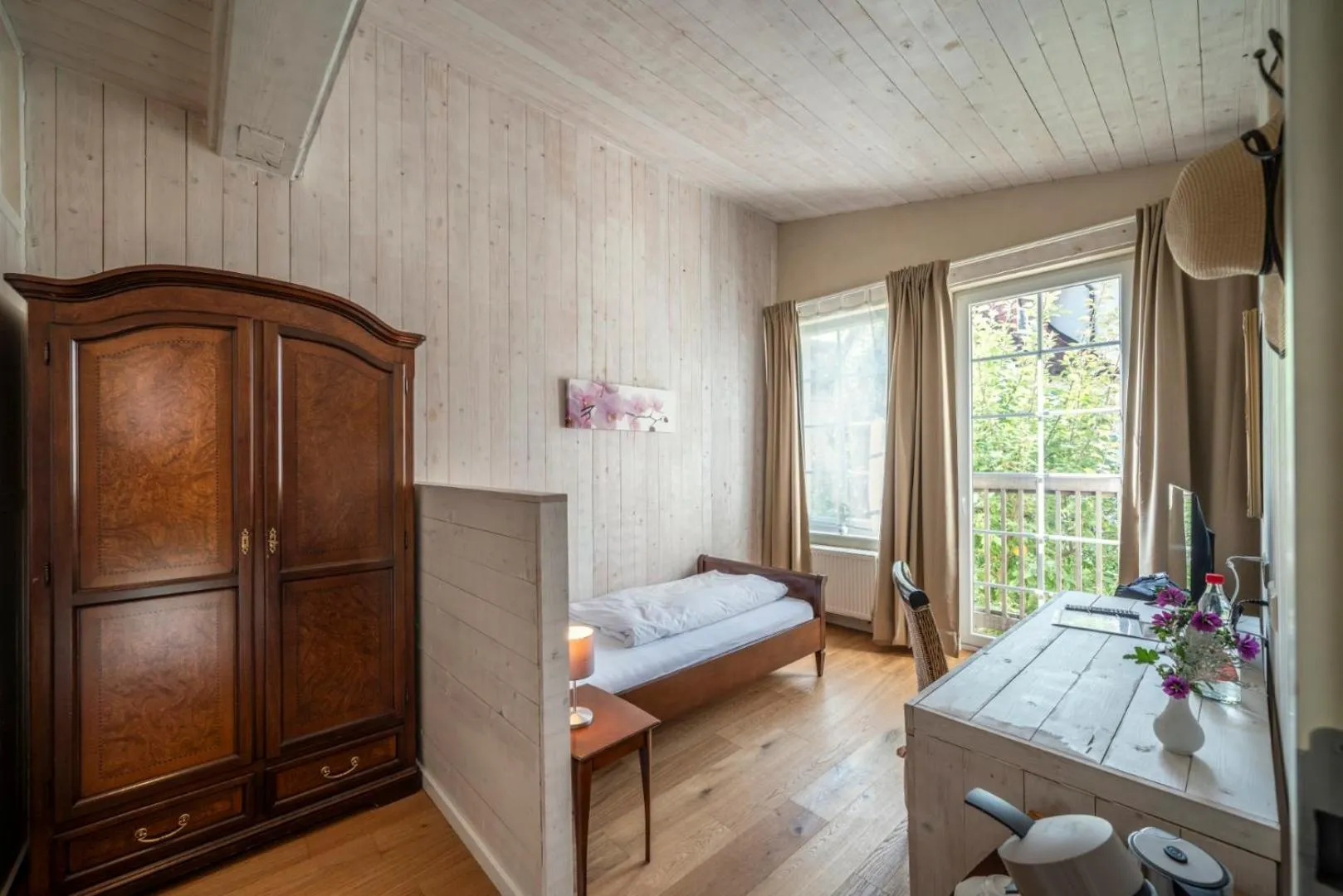 Photo of the whole room, Bed in Hotel Wellness Goldenes Fass Meißen