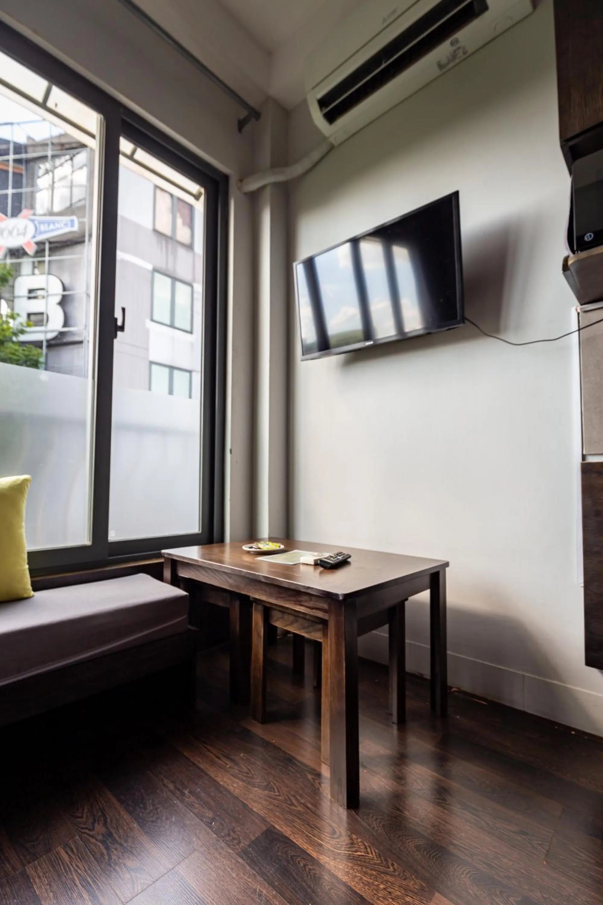 Bedroom in Cozy Riverview of Livinginn