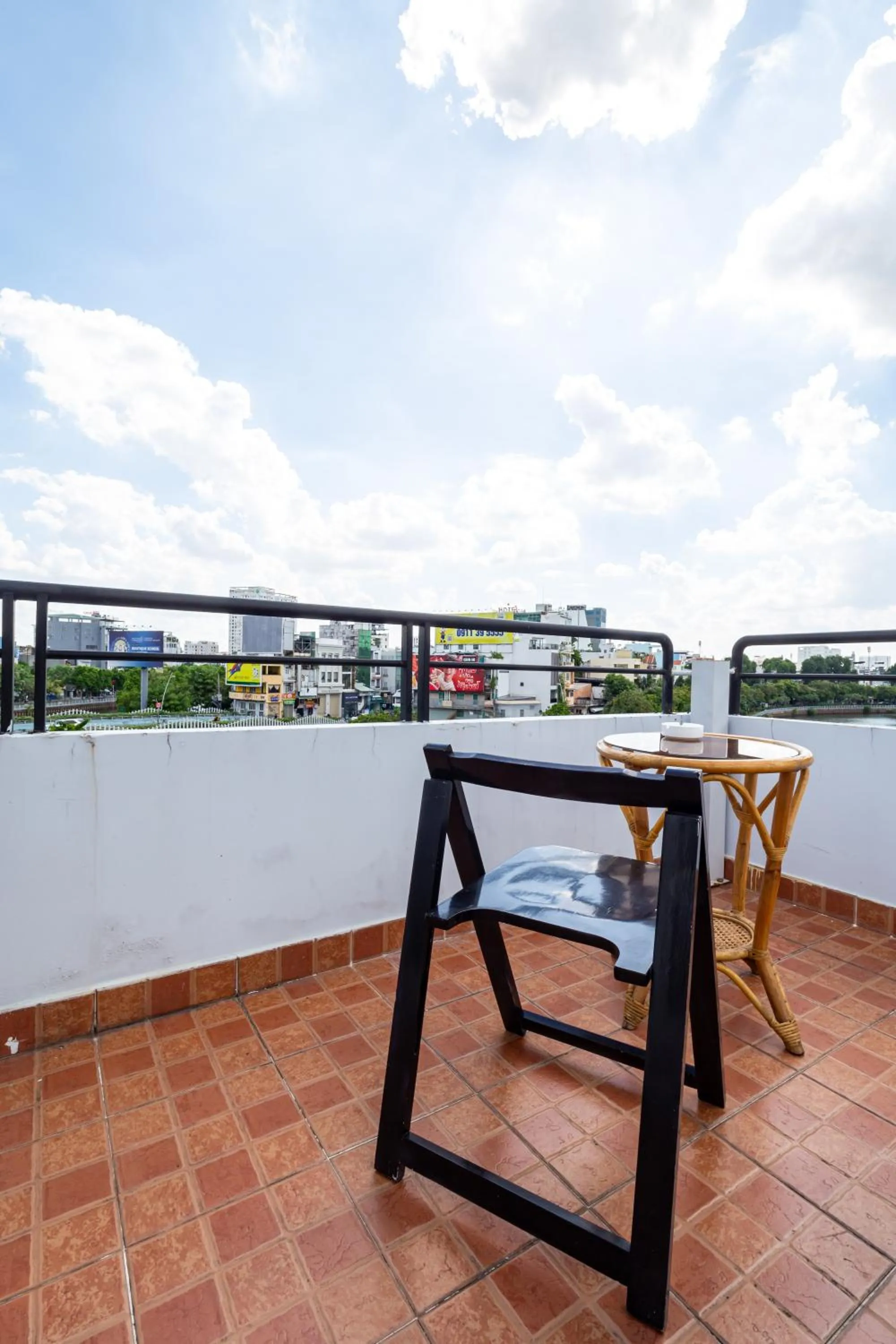 Property building in Cozy Riverview of Livinginn