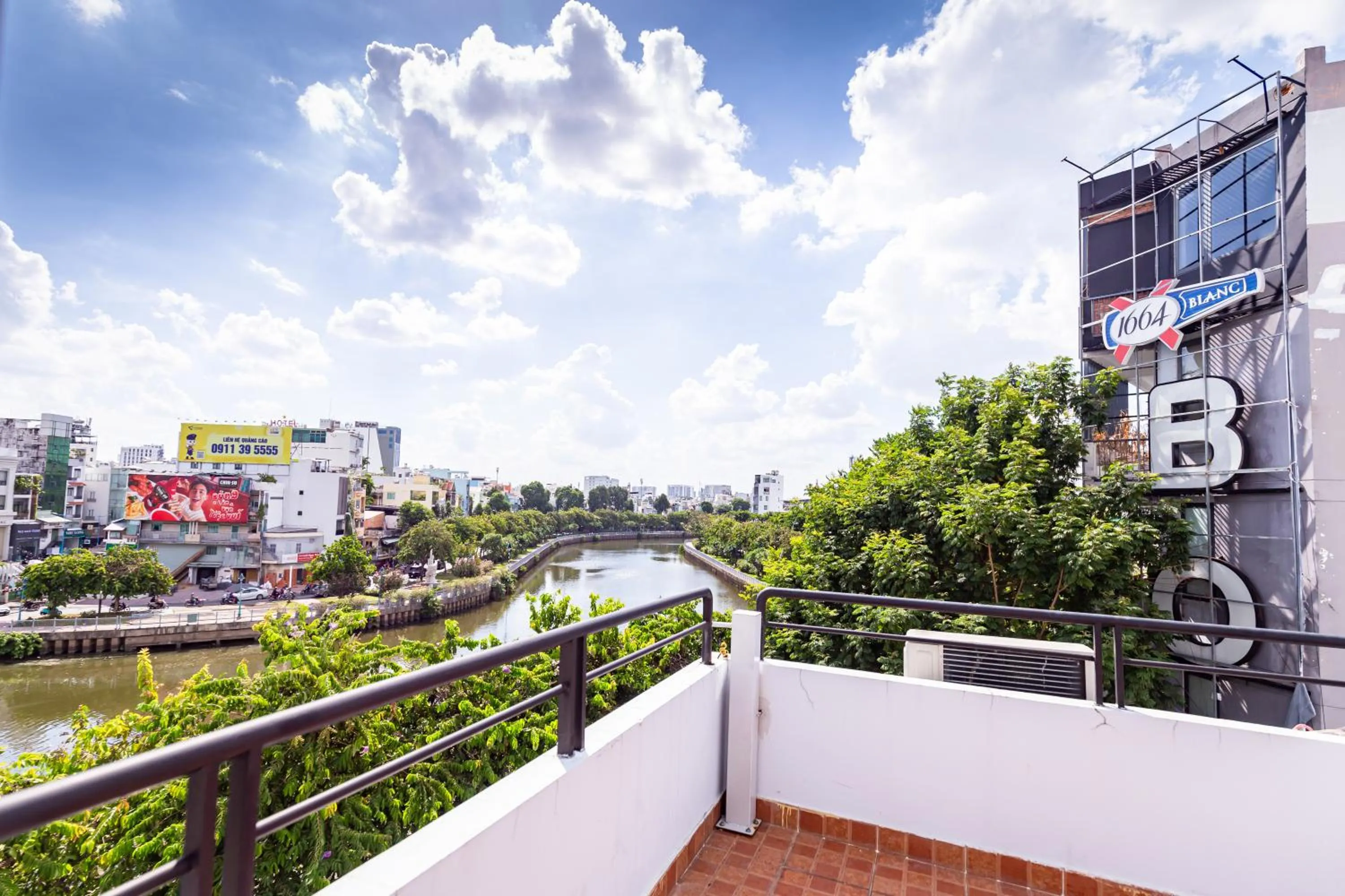 Natural landscape in Cozy Riverview of Livinginn