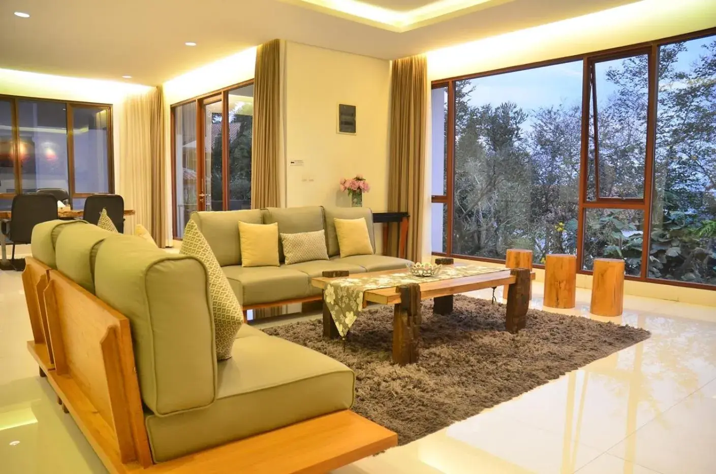 Villa in Ohara city view villa 5 bedrooms with a private heated swimming pool and a billiard table Villa in Ohara city view villa 5 bedrooms with a private heated swimming pool and a billiard table