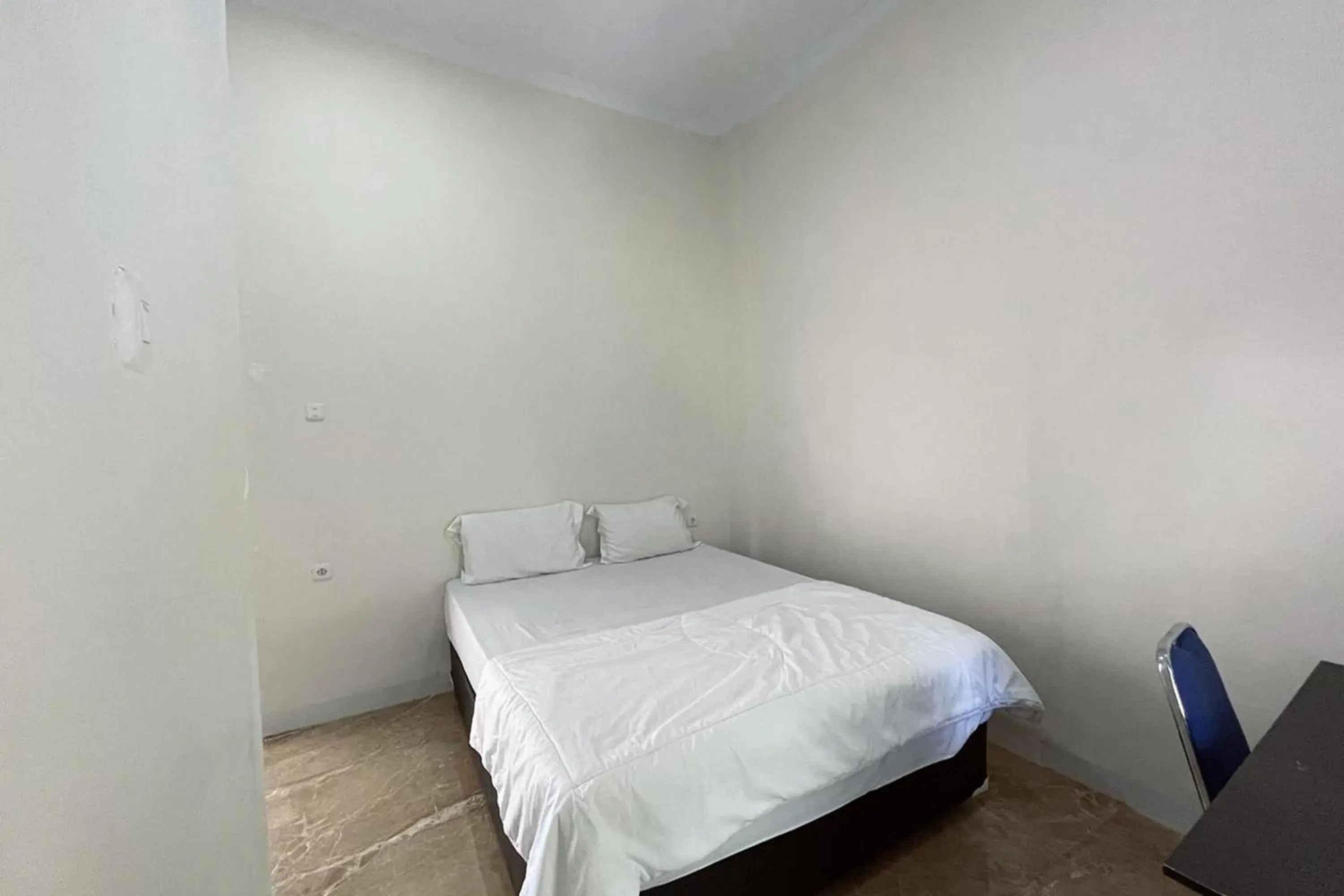 Standard Double Room in Wisma Maestro Toraja Mitra RedDoorz Standard Double Room in Wisma Maestro Toraja Mitra RedDoorz