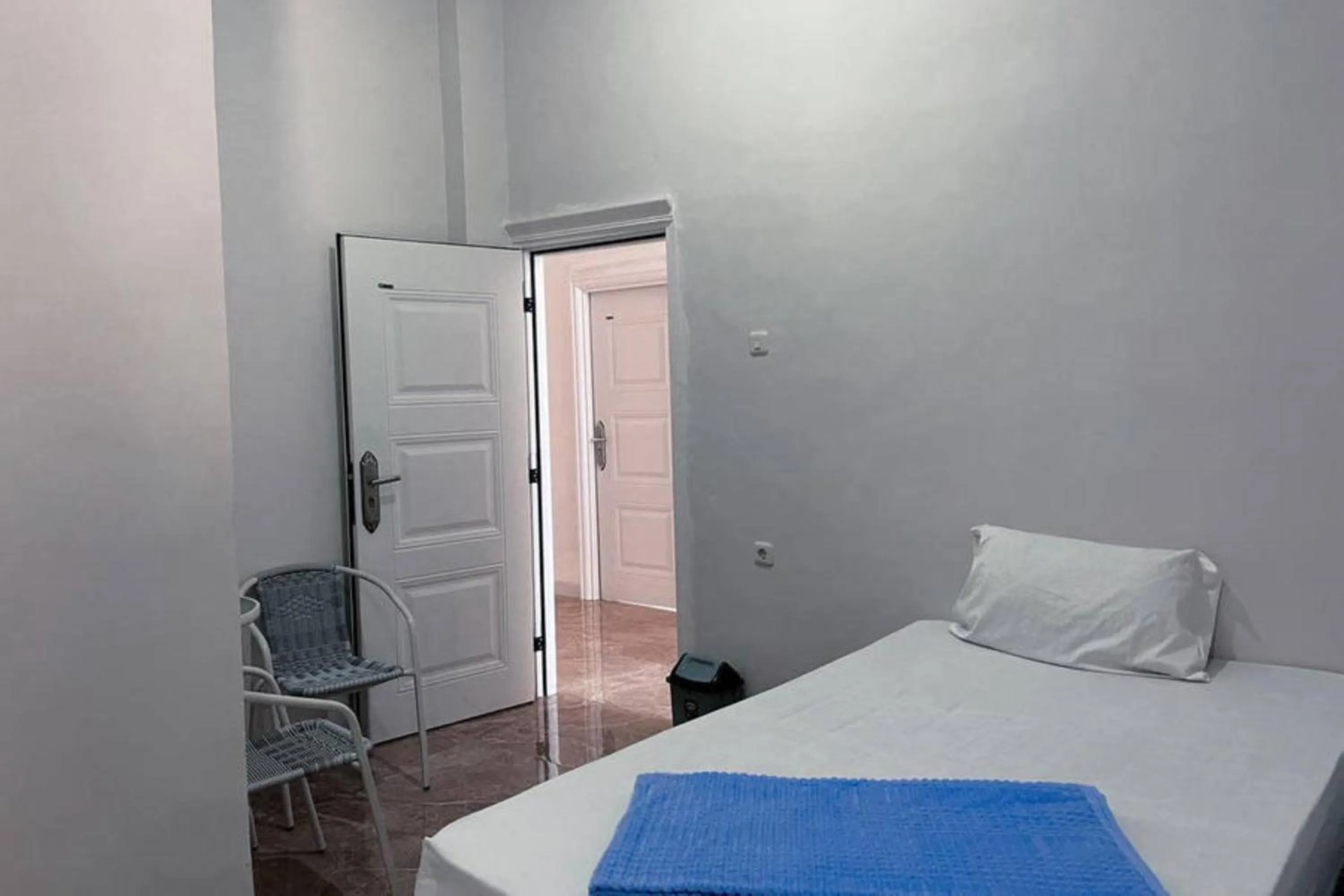 Bedroom, Bed in Wisma Maestro Toraja Mitra RedDoorz