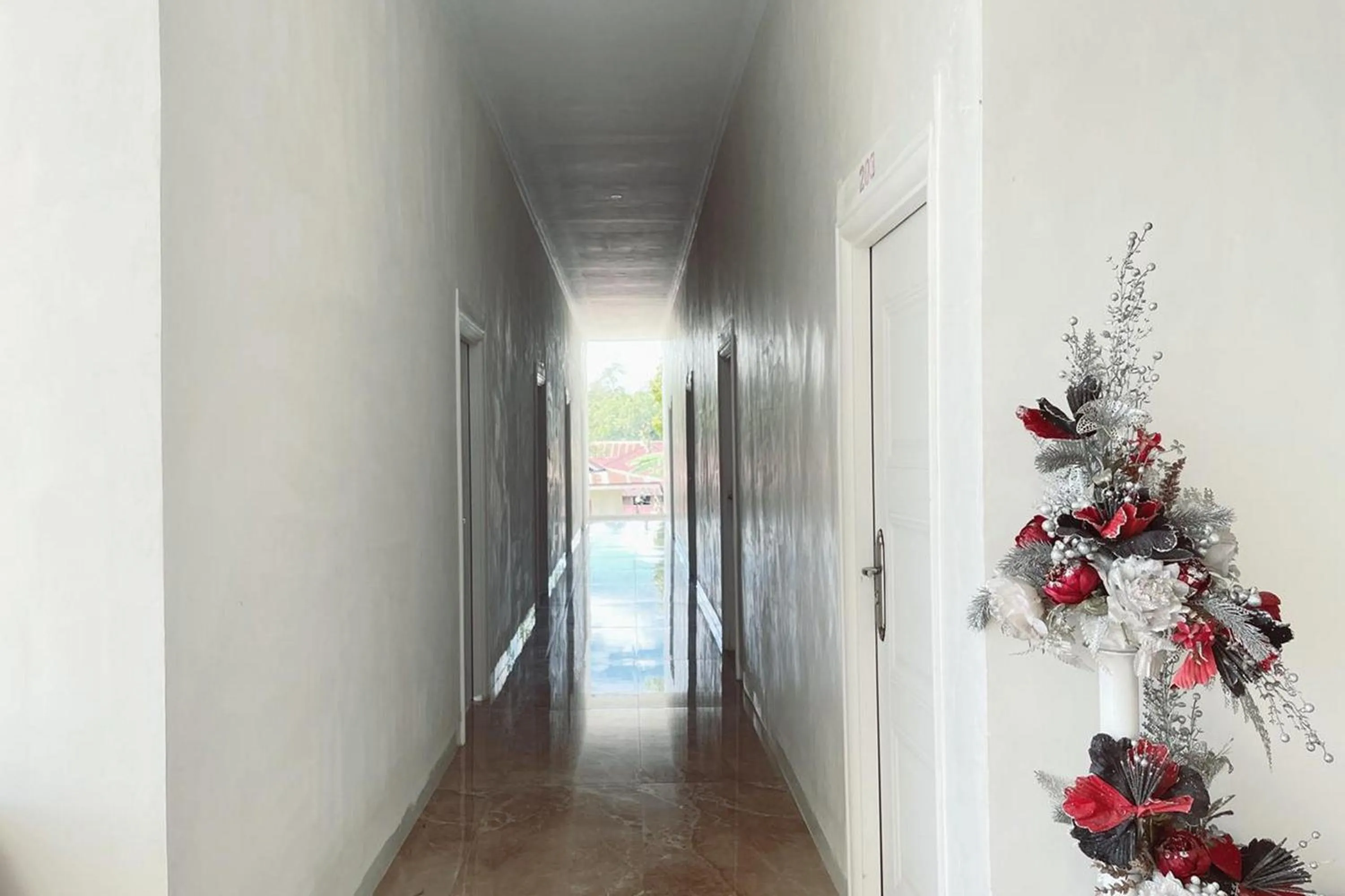 Facade/entrance in Wisma Maestro Toraja Mitra RedDoorz