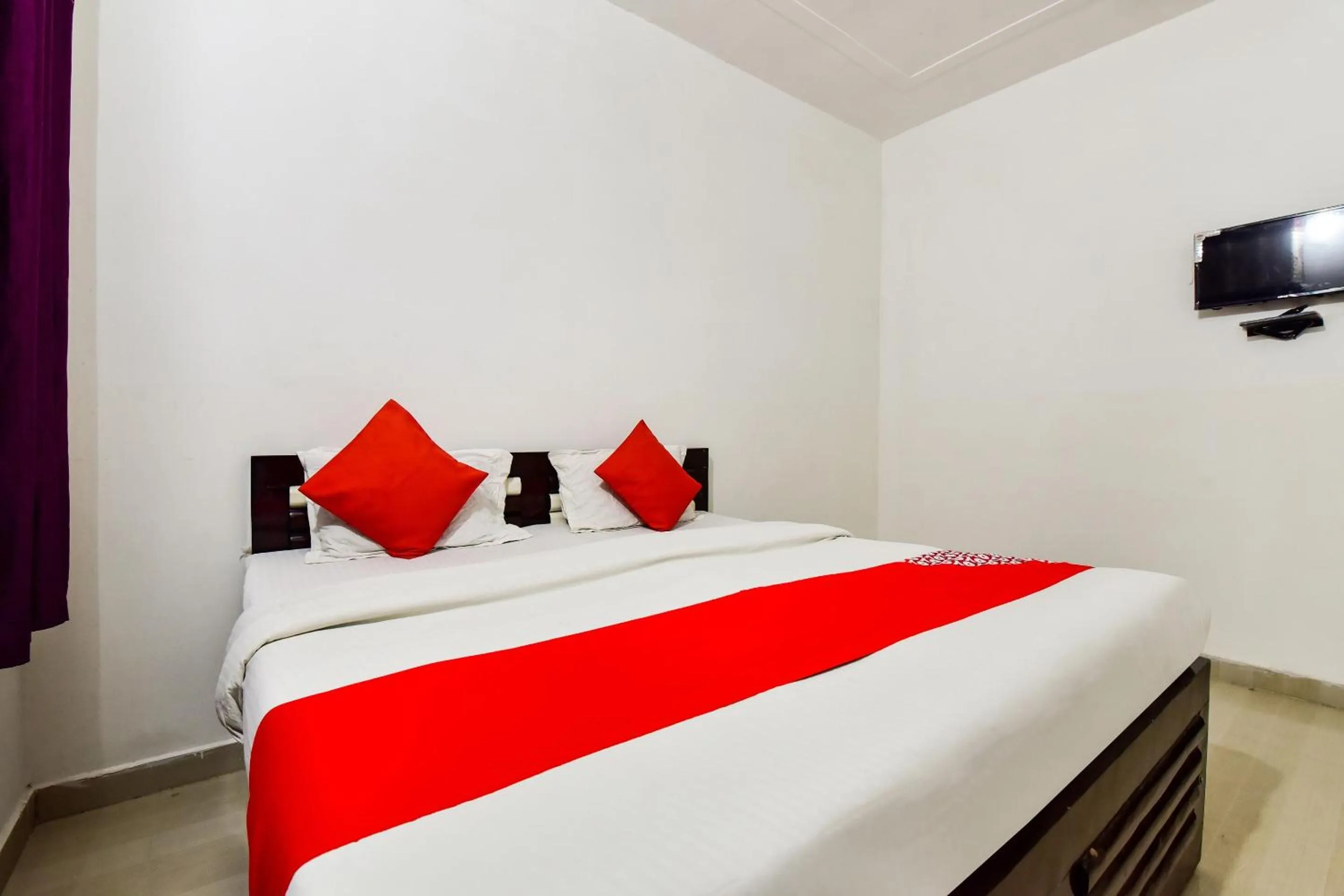 Bedroom in Hotel O White Rock