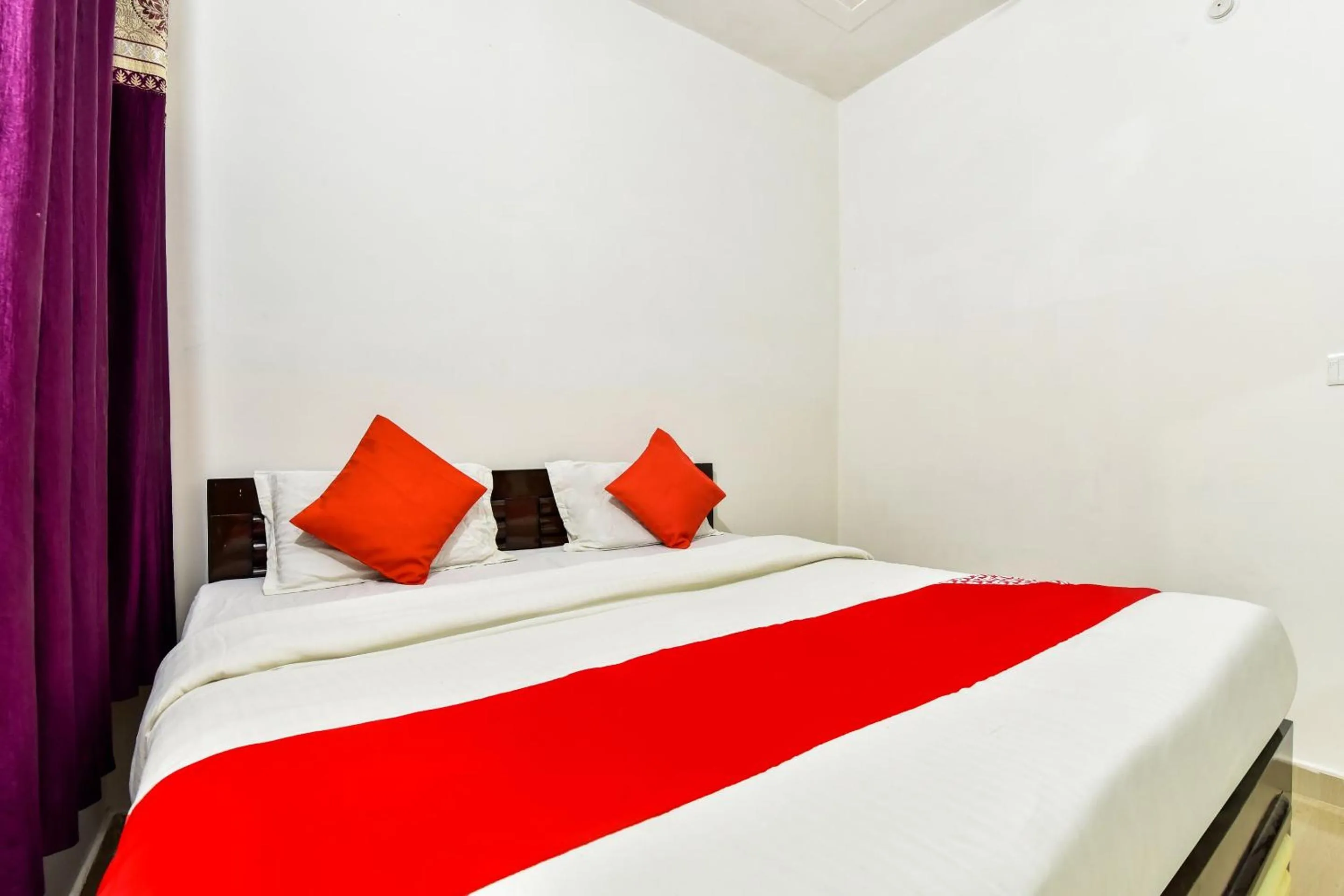 Bedroom in Hotel O White Rock