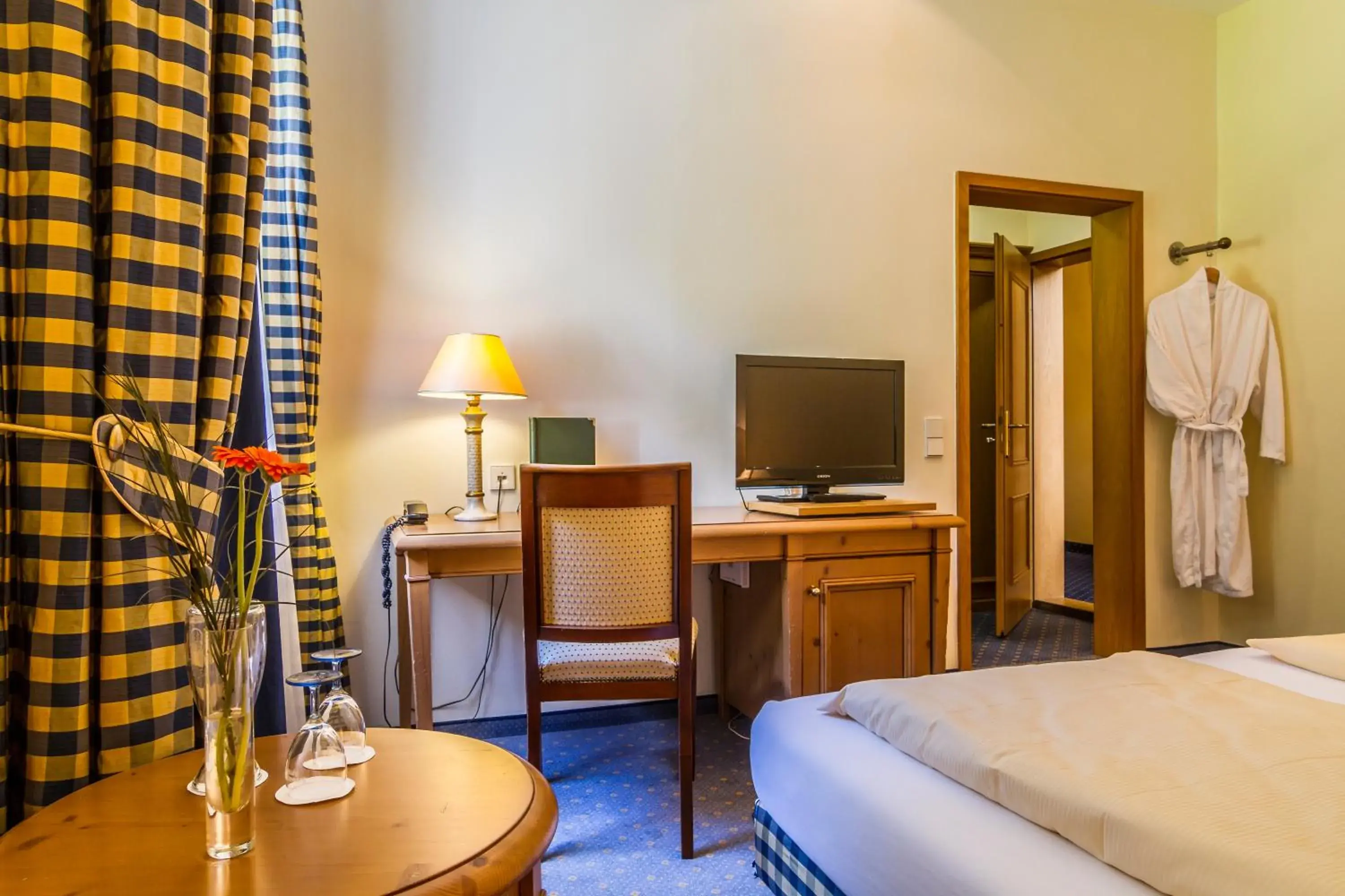 TV and multimedia, Bed in Waldhotel Bad Sulzburg TV and multimedia, Bed in Waldhotel Bad Sulzburg