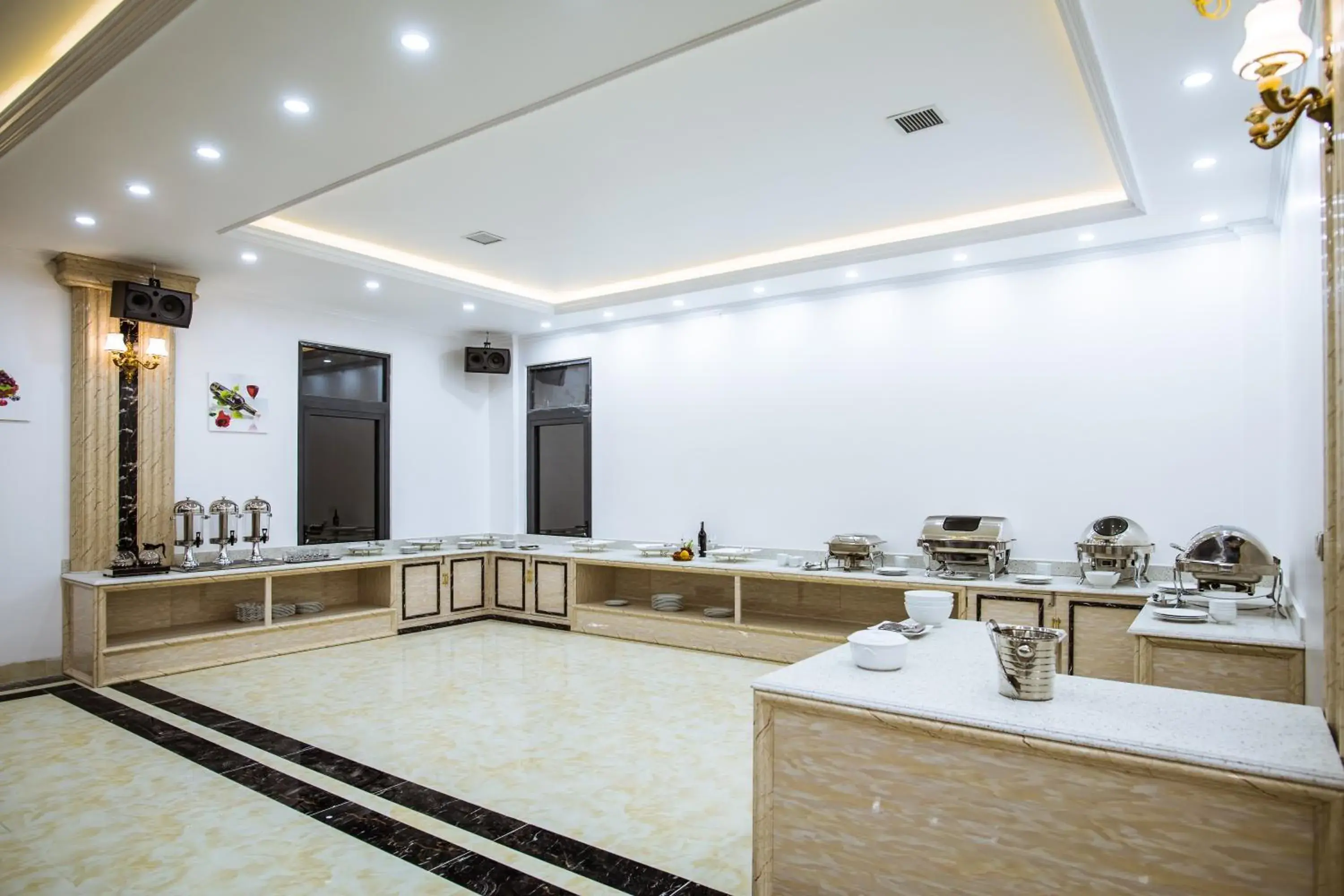 Restaurant/places to eat in Sun Ha Long hotel Restaurant/places to eat in Sun Ha Long hotel