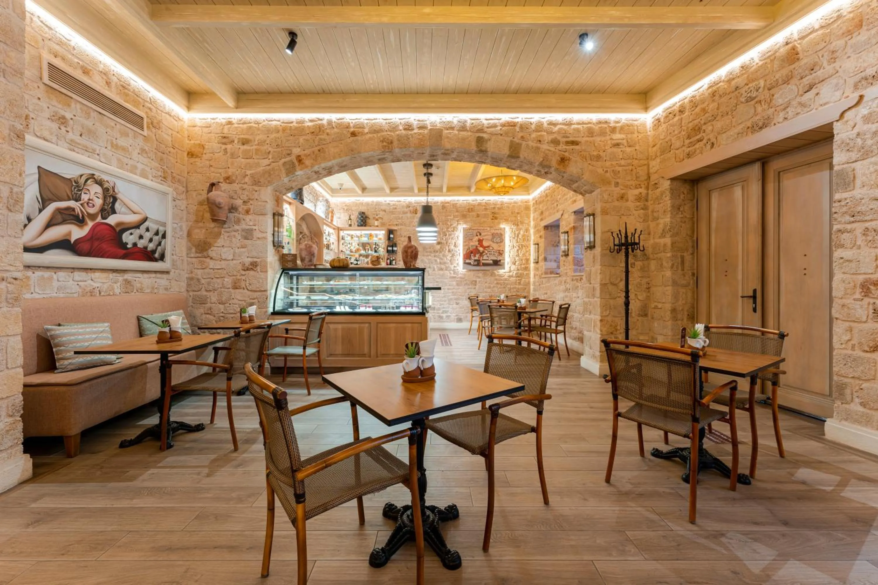 Restaurant/places to eat in RuinAdalia Hotel