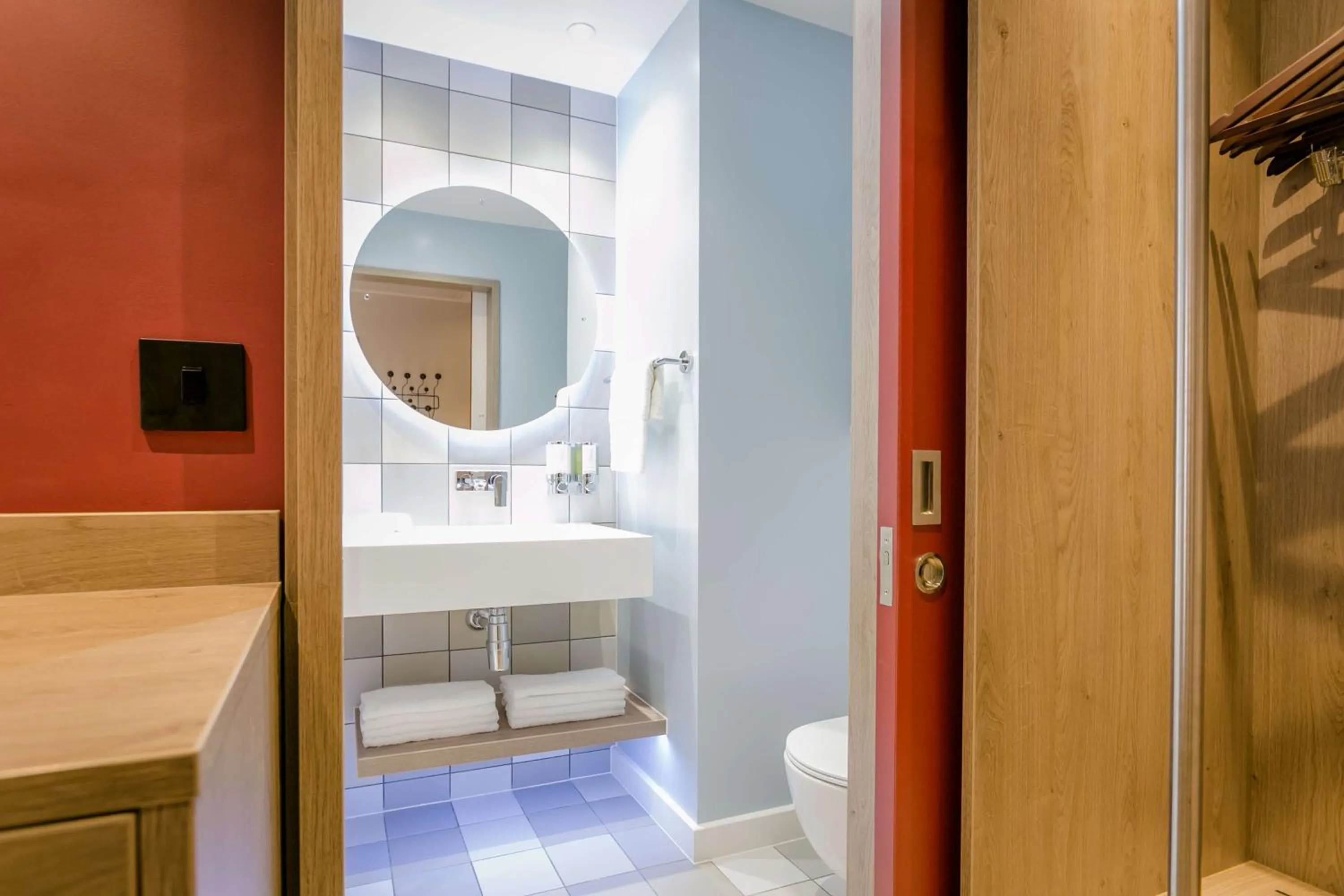 Bathroom, Bed in Hampton By Hilton Blackburn