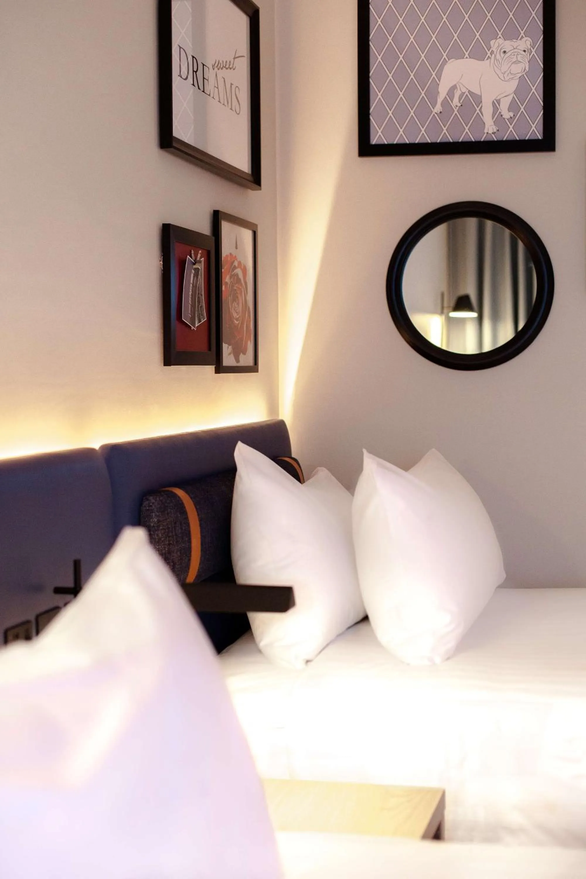 Bed in Hampton By Hilton Blackburn