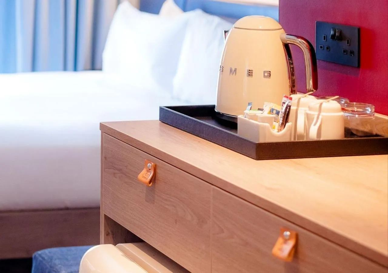 Coffee/tea facilities, Bed in Hampton By Hilton Blackburn