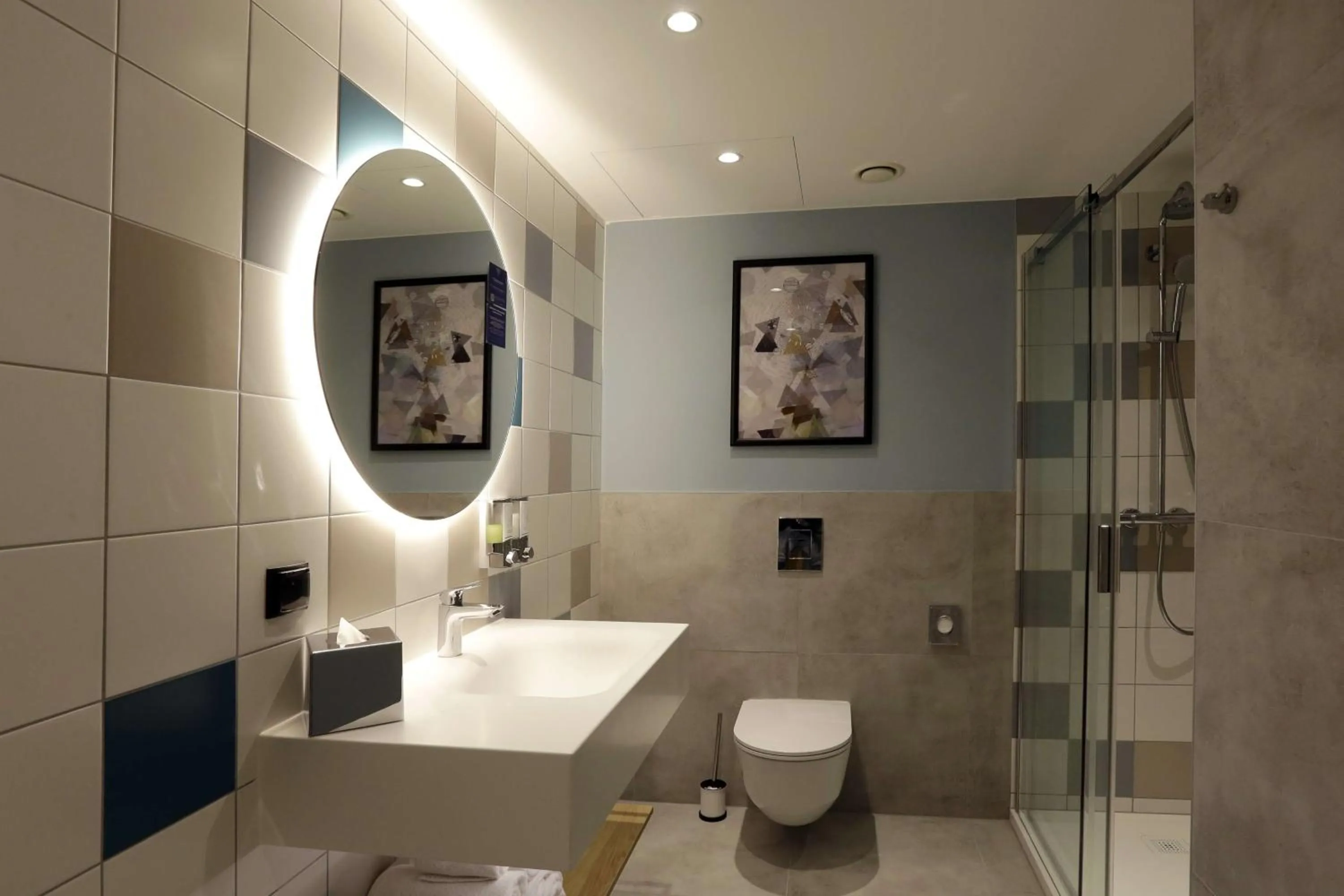 Bathroom in Hampton By Hilton Olsztyn