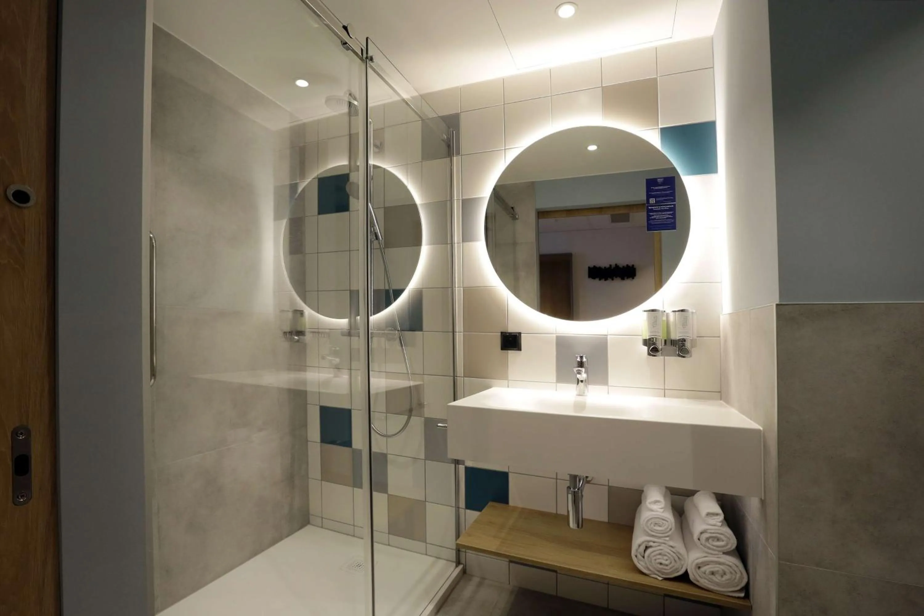 Bathroom in Hampton By Hilton Olsztyn