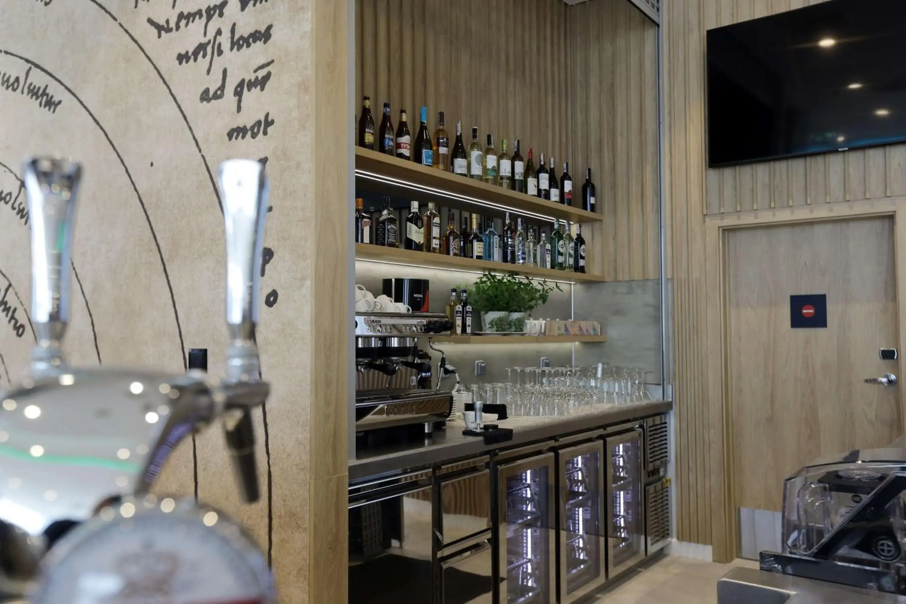 Lounge or bar in Hampton By Hilton Olsztyn Lounge or bar in Hampton By Hilton Olsztyn