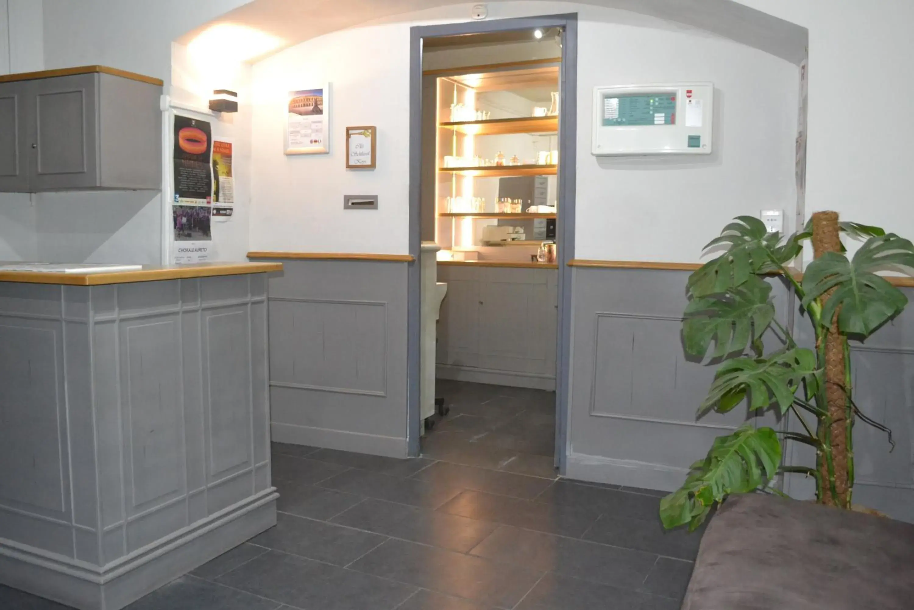 Decorative detail, Kitchen/Kitchenette in Hotel Concorde