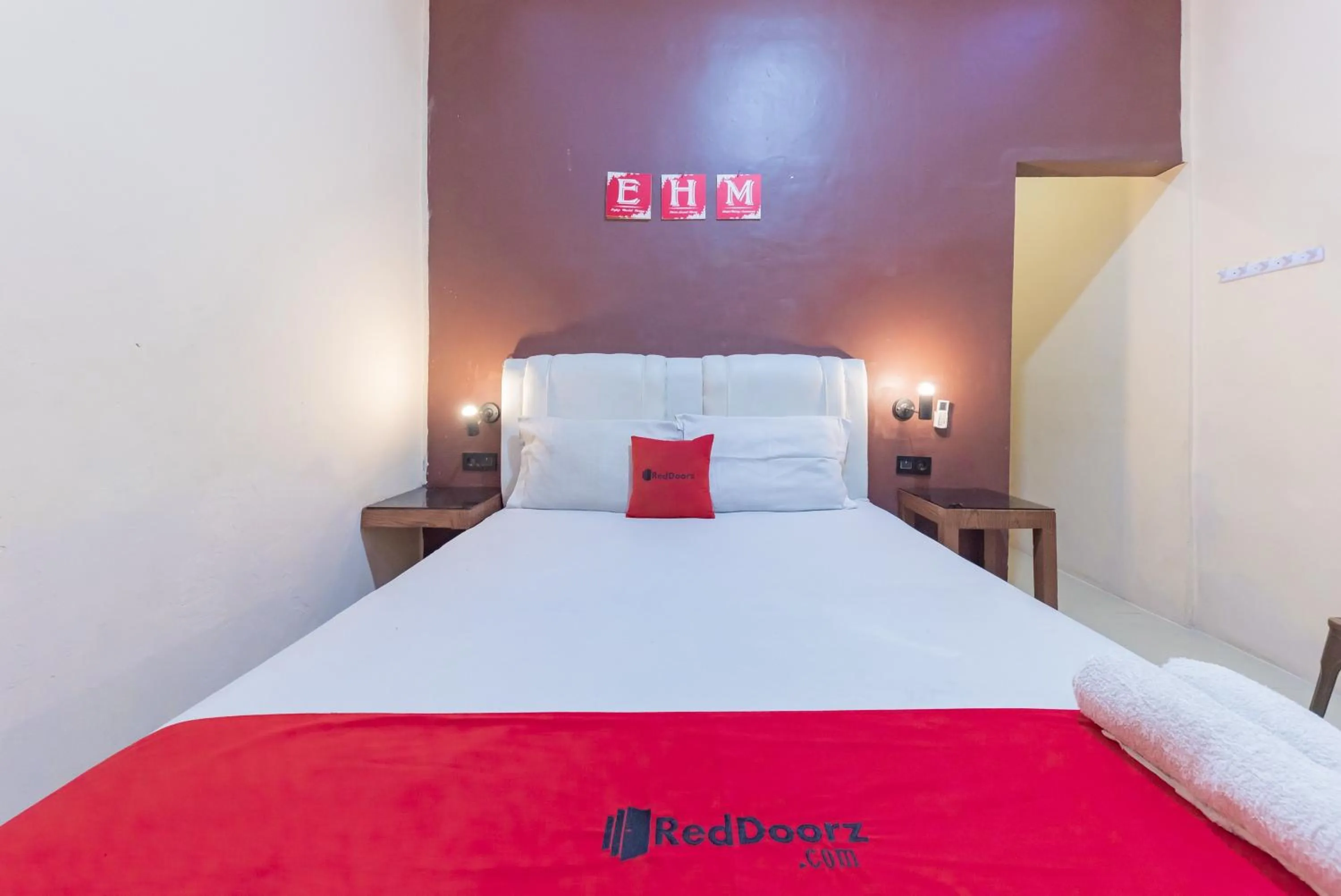Bedroom, Bed in RedDoorz near Kejaksan Station Cirebon 3