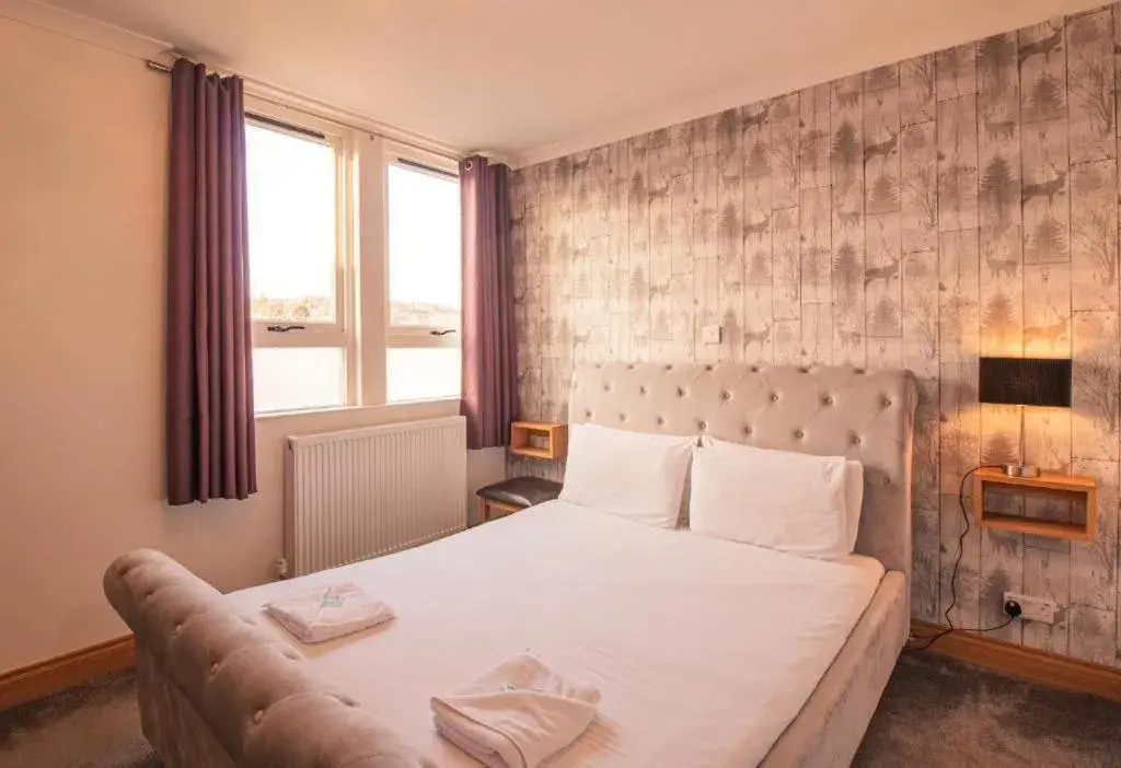 Superior King Room in The Ben Mhor Hotel, Bar & Restaurant Superior King Room in The Ben Mhor Hotel, Bar & Restaurant