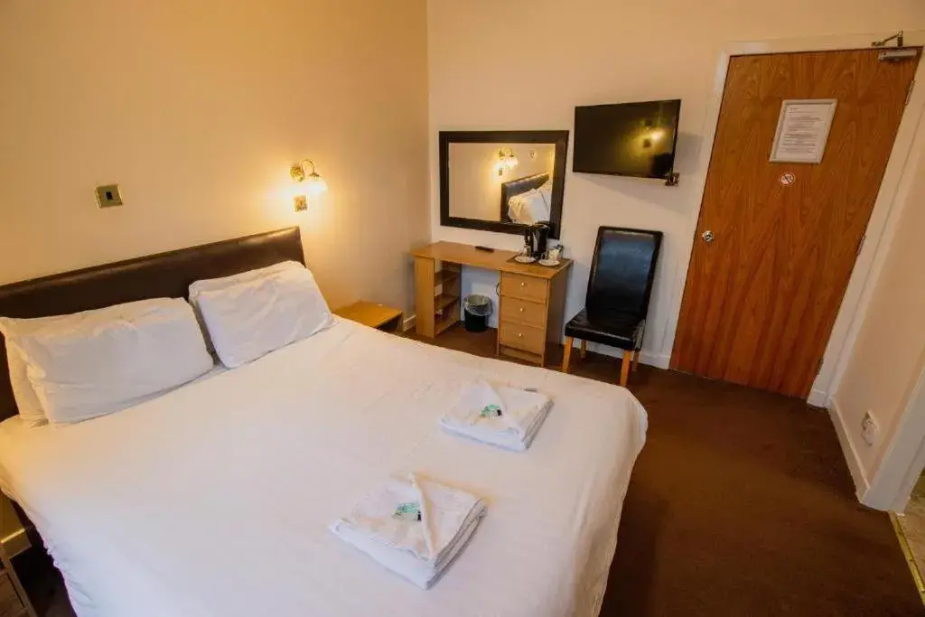 Double Room with Private Bathroom in The Ben Mhor Hotel, Bar & Restaurant Double Room with Private Bathroom in The Ben Mhor Hotel, Bar & Restaurant