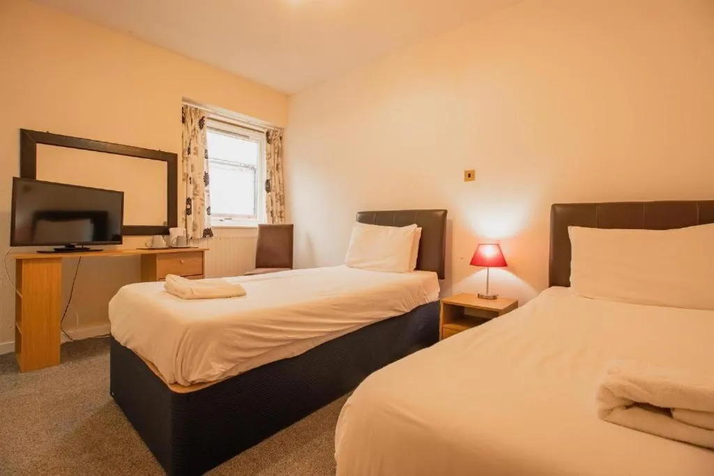 Bedroom, Bed in The Ben Mhor Hotel, Bar & Restaurant