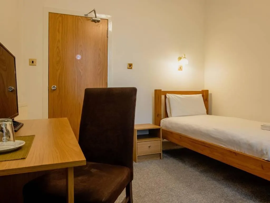 Bedroom, Bed in The Ben Mhor Hotel, Bar & Restaurant