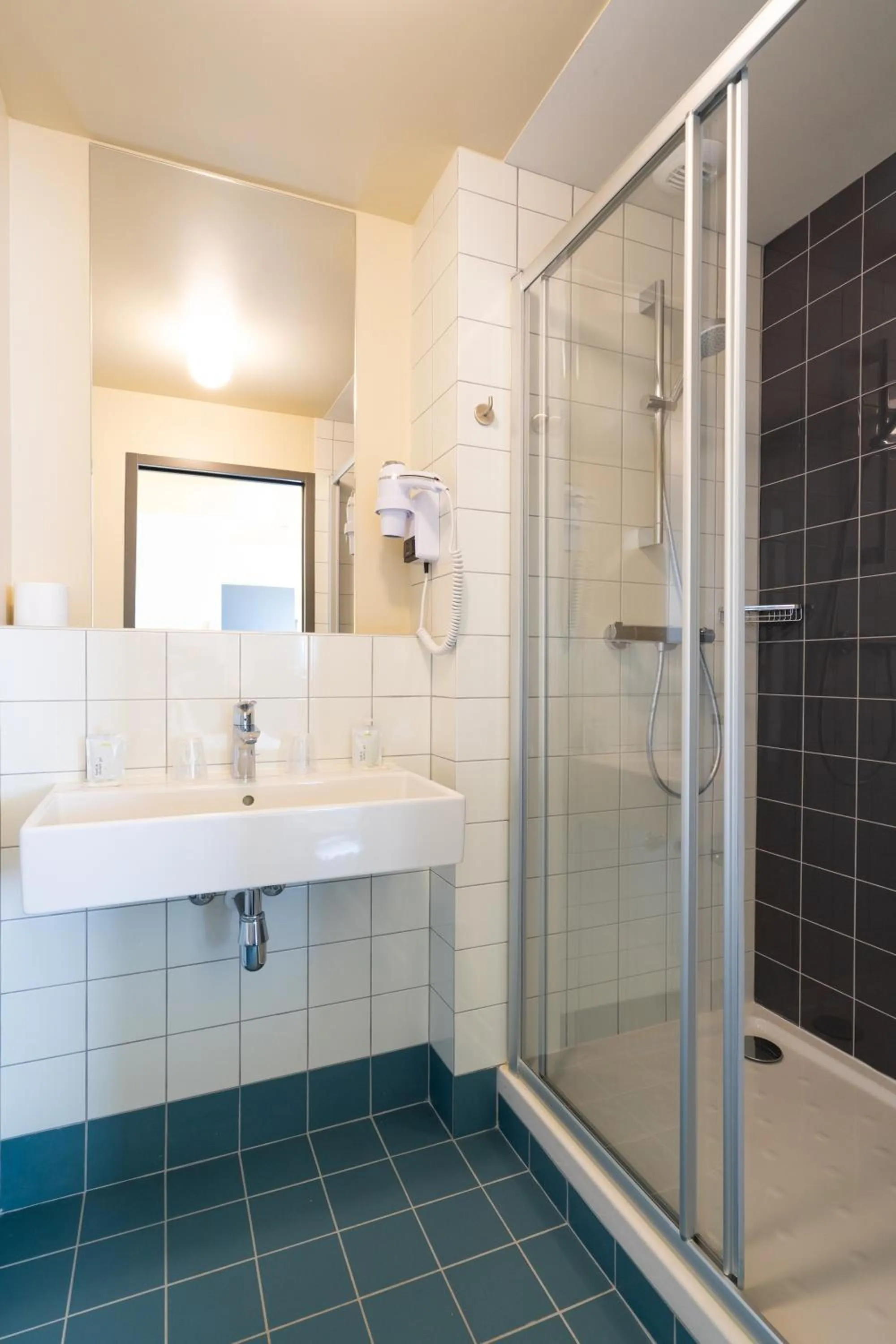 Shower in FIAP Paris