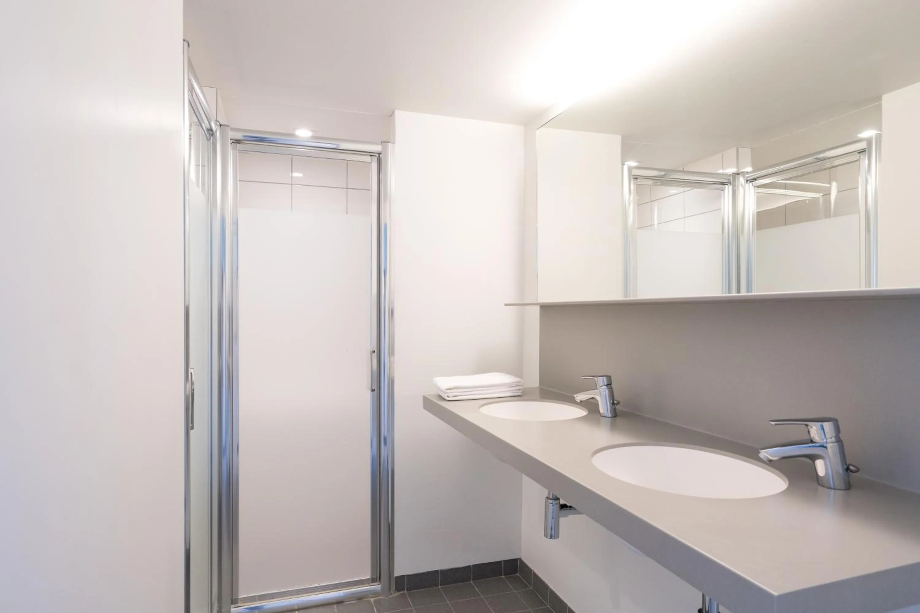 Shower in FIAP Paris