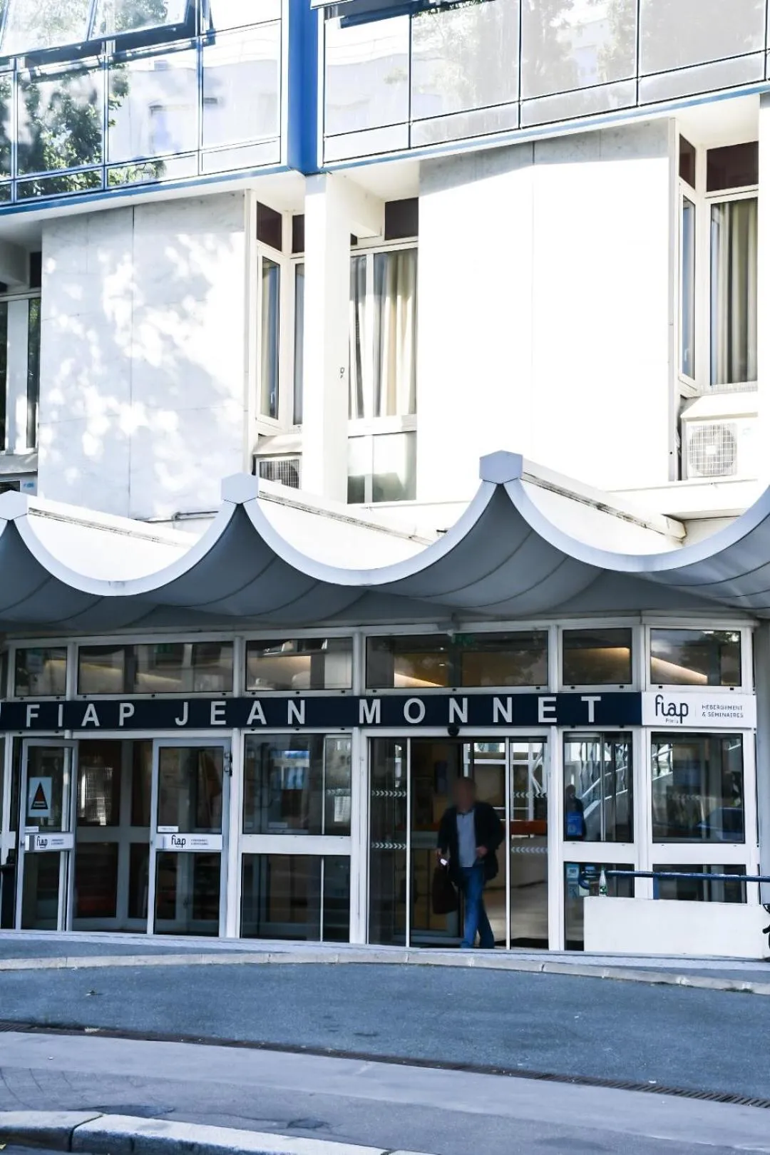 Property building in FIAP Paris