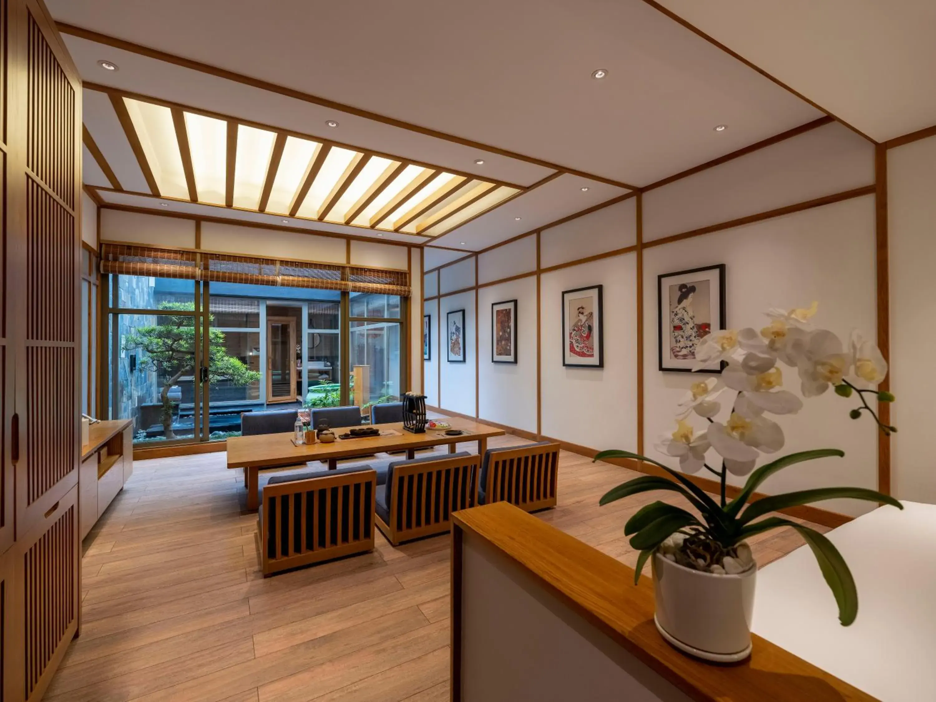 Washitsu Omoteashi with Public Onsen in Yoko Onsen Quang Hanh Washitsu Omoteashi with Public Onsen in Yoko Onsen Quang Hanh