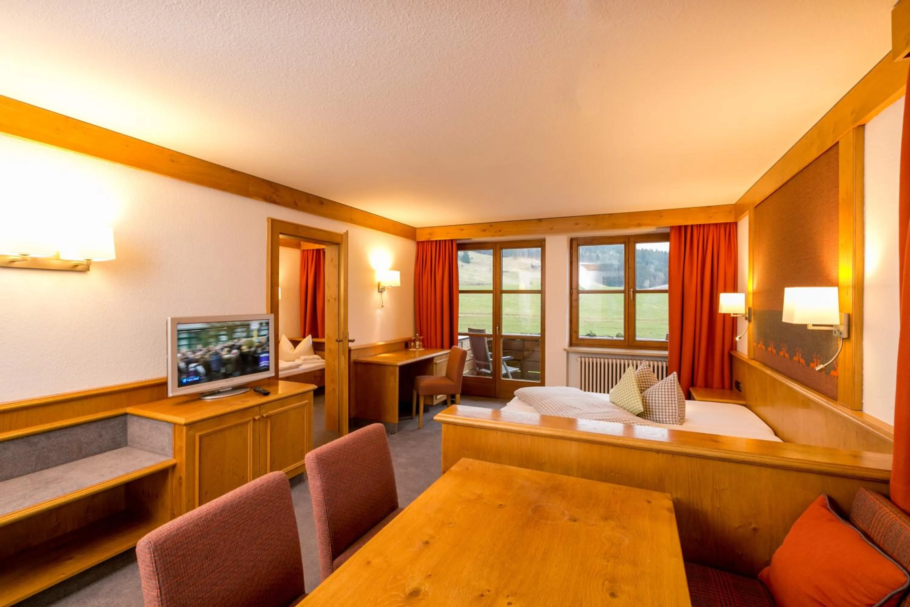 Photo of the whole room, Bed in Sulzberger Hof