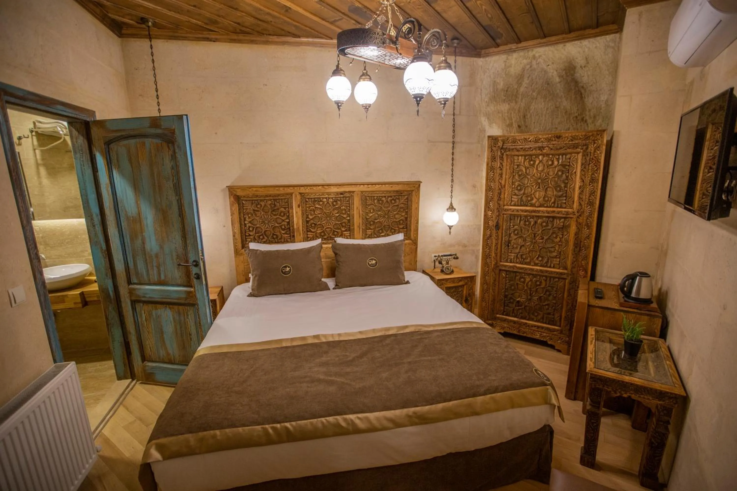 Bedroom, Bed in Sinasos Star Hotel Cappadocia