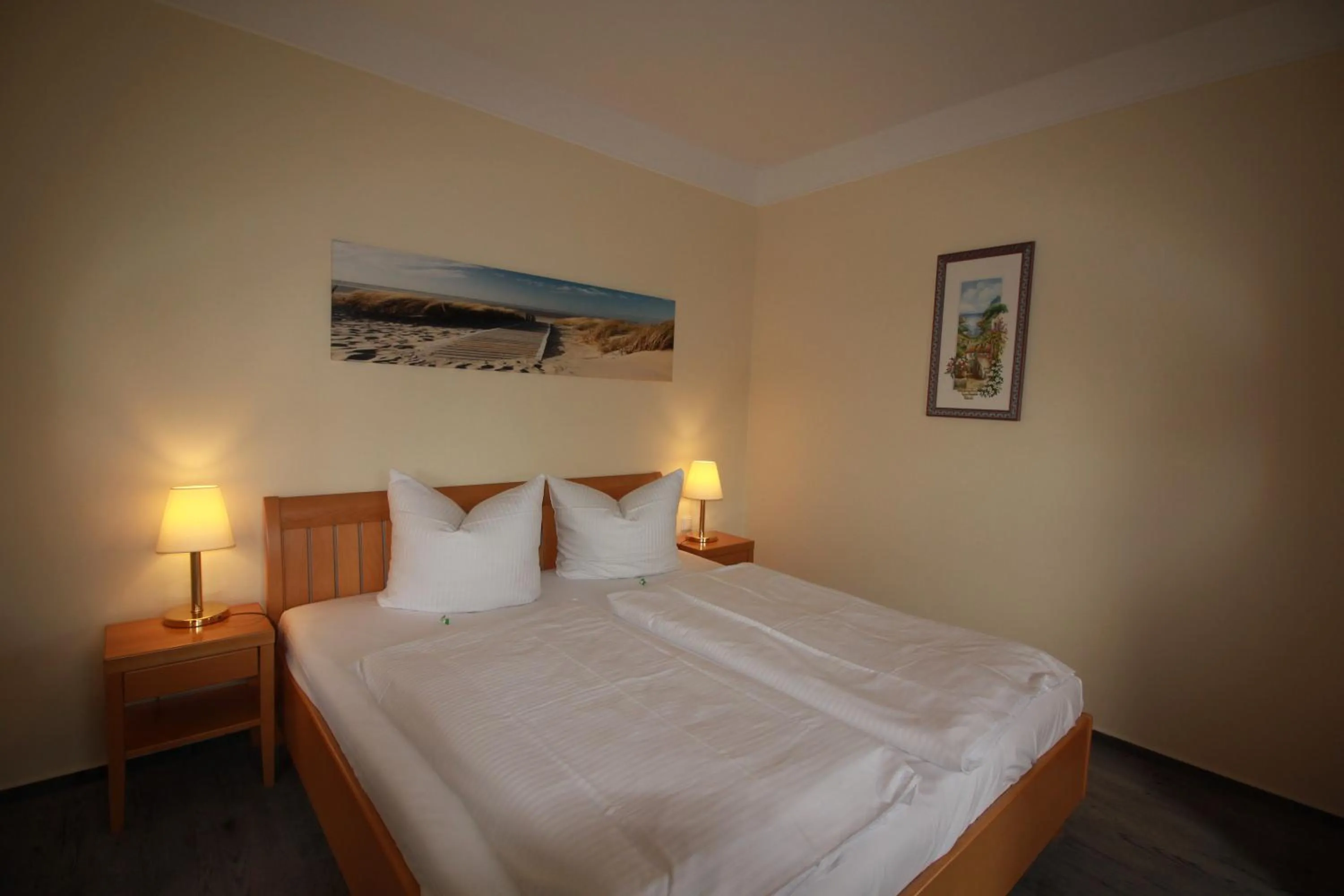 Photo of the whole room, Bed in Parkhotel Klüschenberg