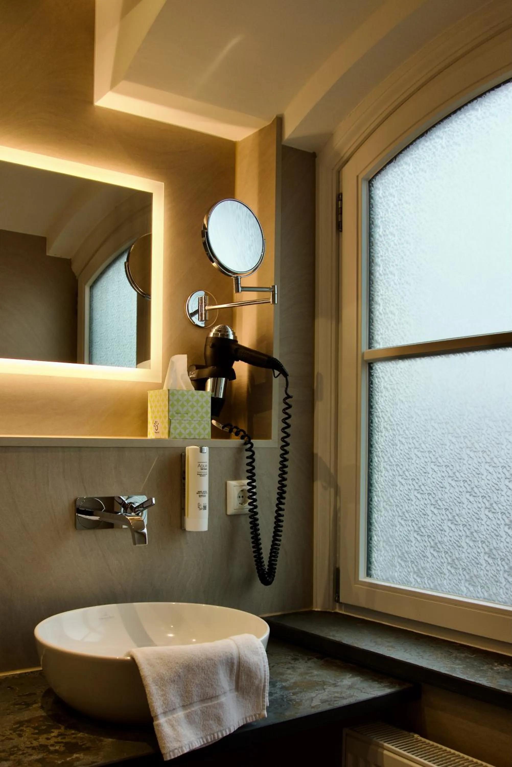 Bathroom in Schwarzer Bär Jena