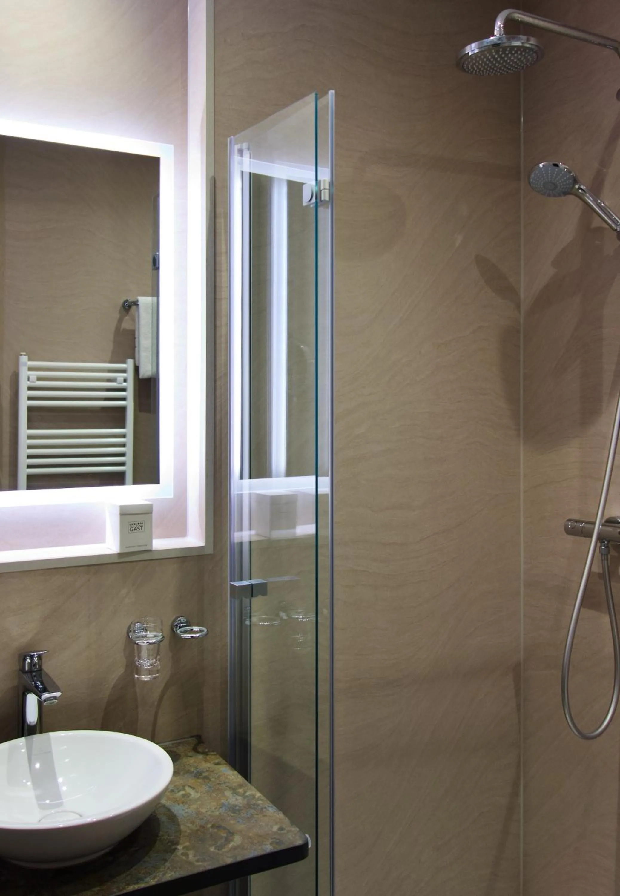 Shower in Schwarzer Bär Jena