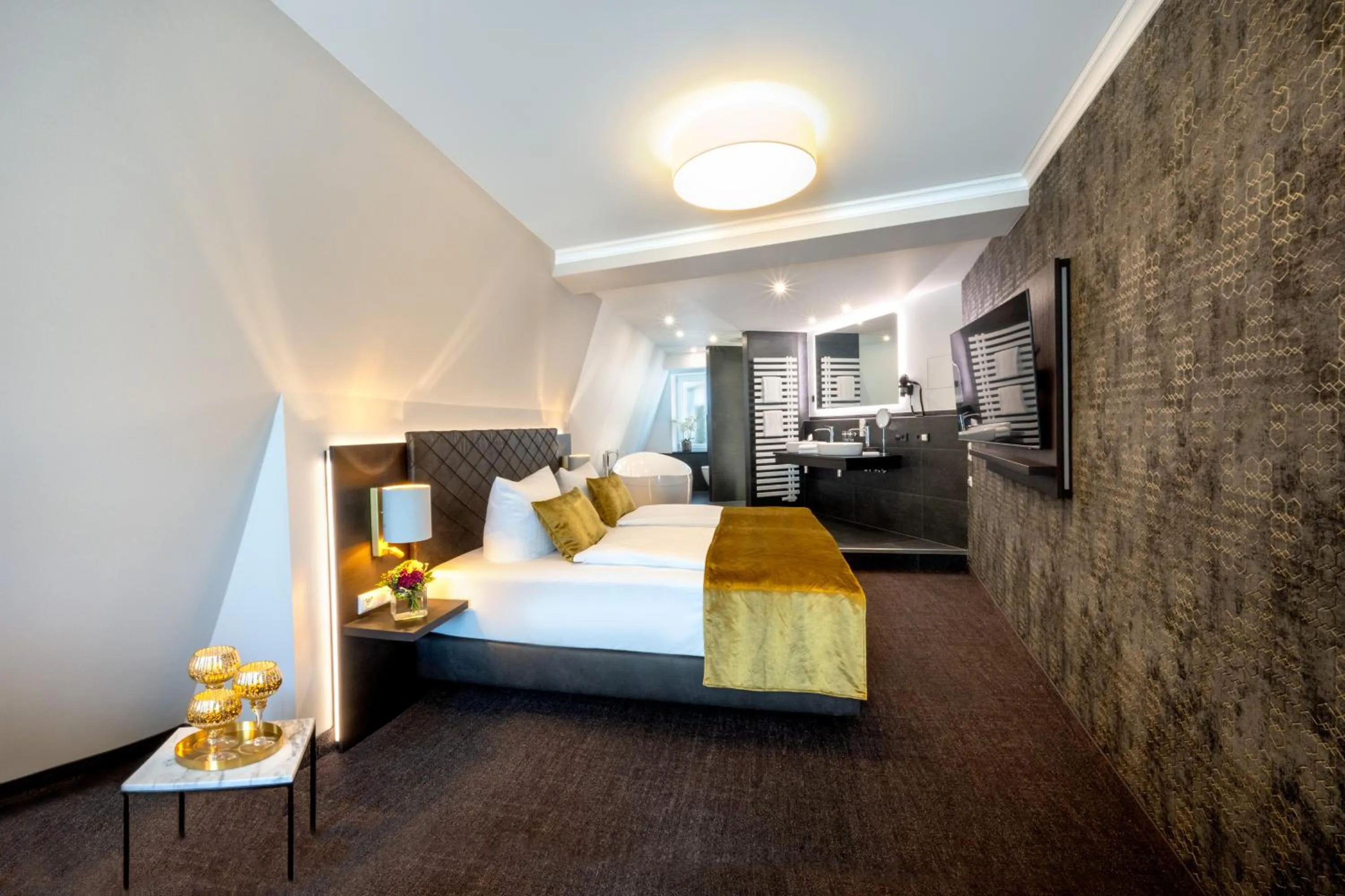 Bathroom, Bed in Schwarzer Bär Jena