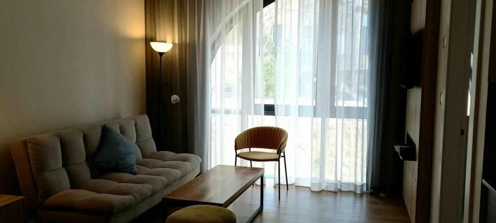 TV and multimedia in Apartique Hotel