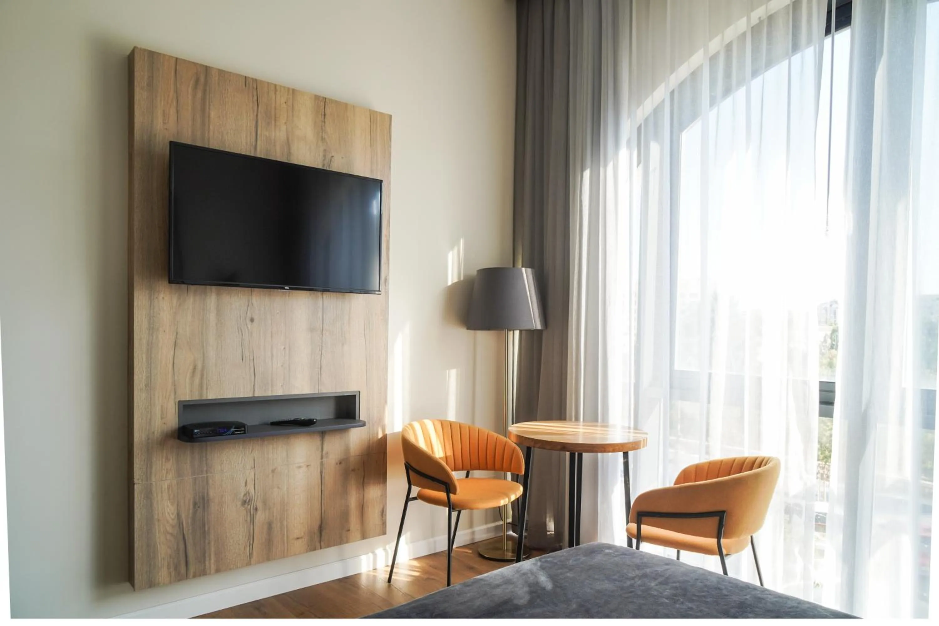 TV and multimedia in Apartique Hotel